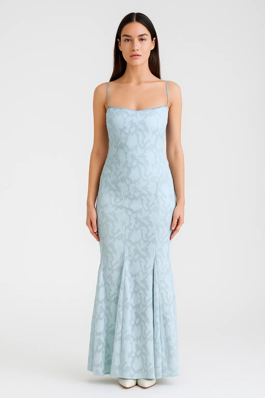 Elegantes Abendkleid | Figurbetont mit feinen Trägern | Zarte Raffinesse