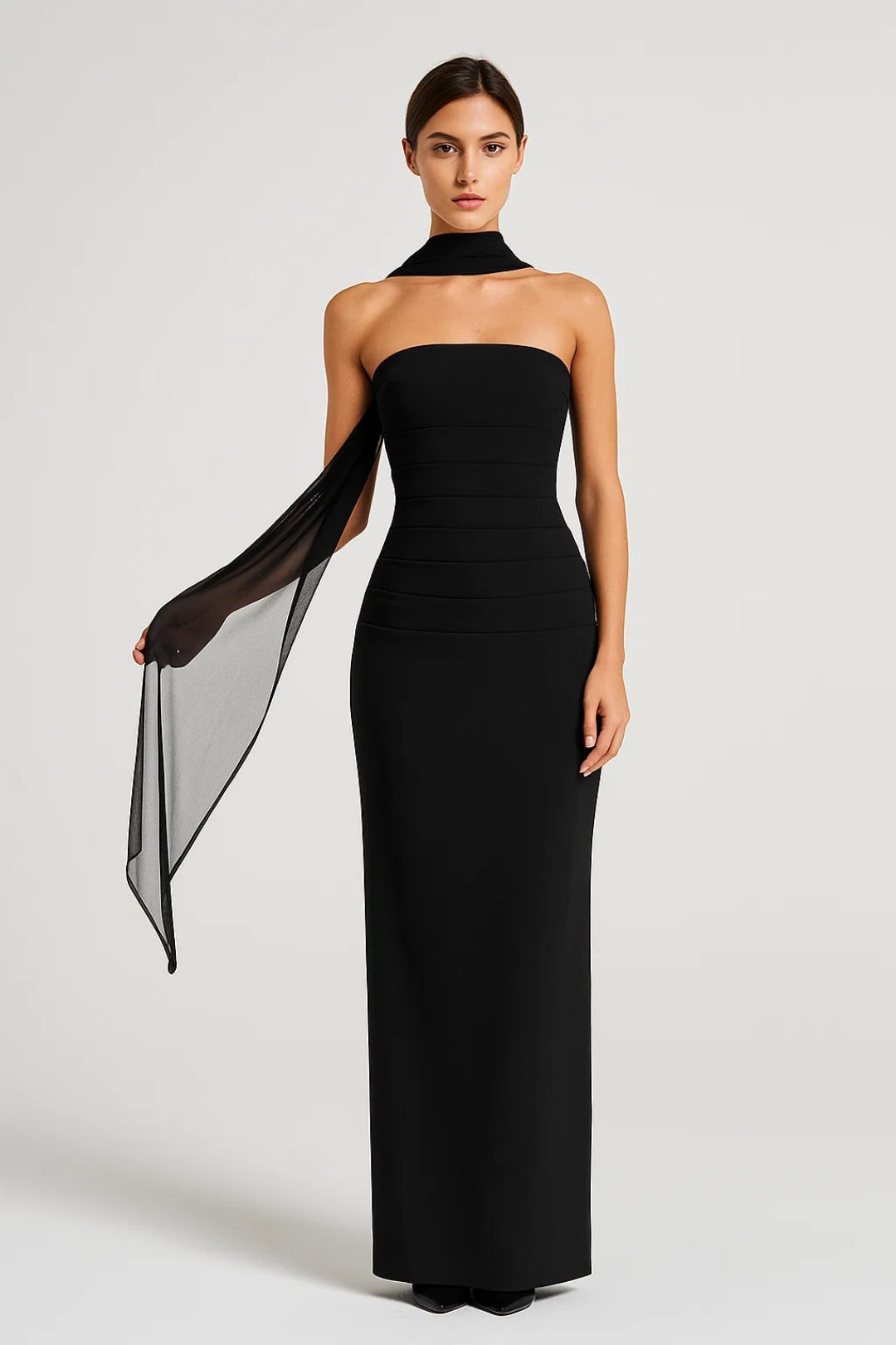 Schulterfreies Abendkleid – Schlichte Eleganz mit Passendem Schal