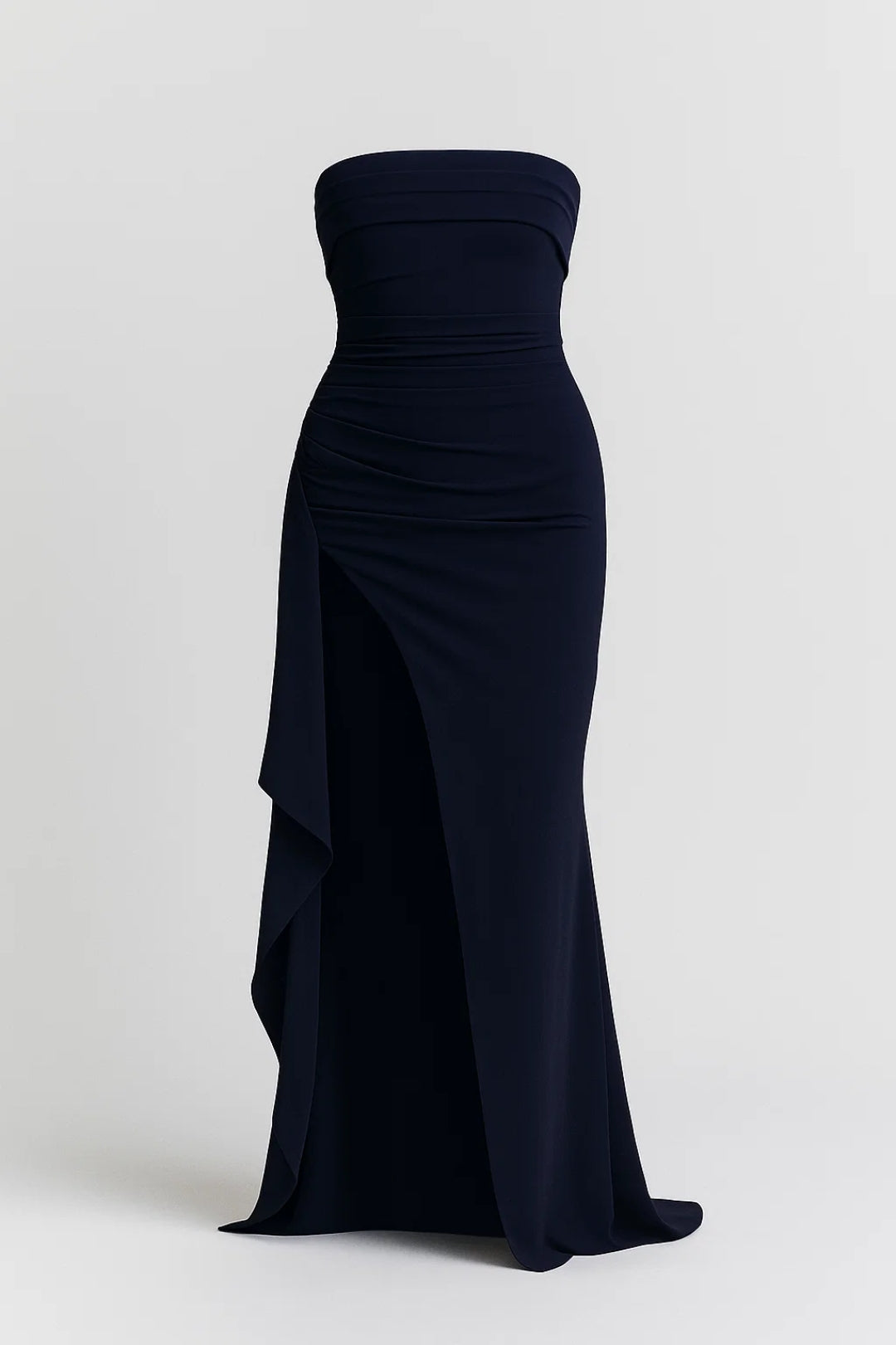 Schulterfreies Abendkleid – Elegante Silhouette mit verführerischem Schlitz