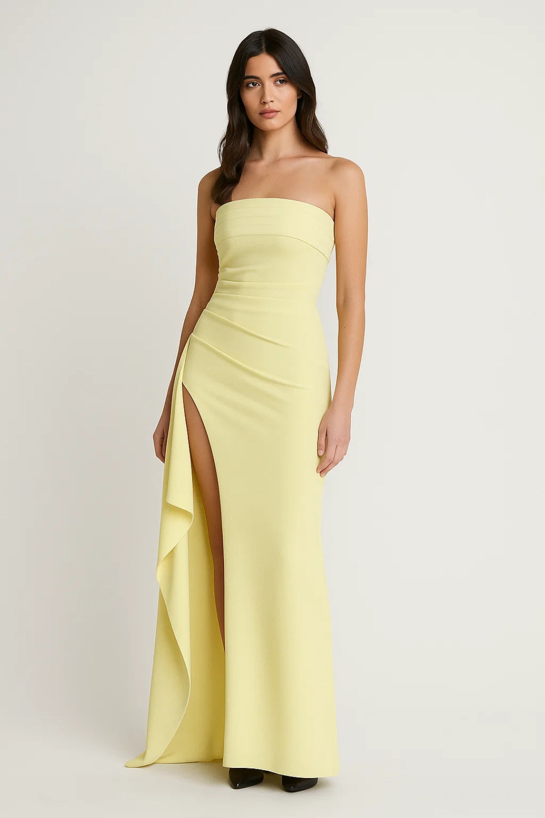 Schulterfreies Abendkleid – Elegante Silhouette mit verführerischem Schlitz