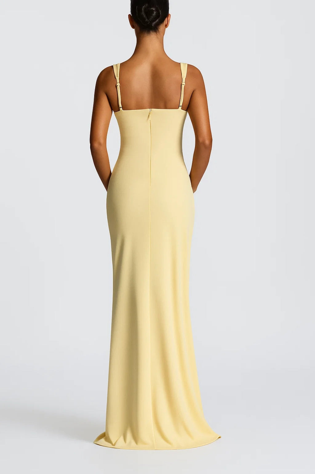 Elegantes Kleid – Figurbetonter Schnitt mit modernem Schlitz für einen stilvollen Auftritt