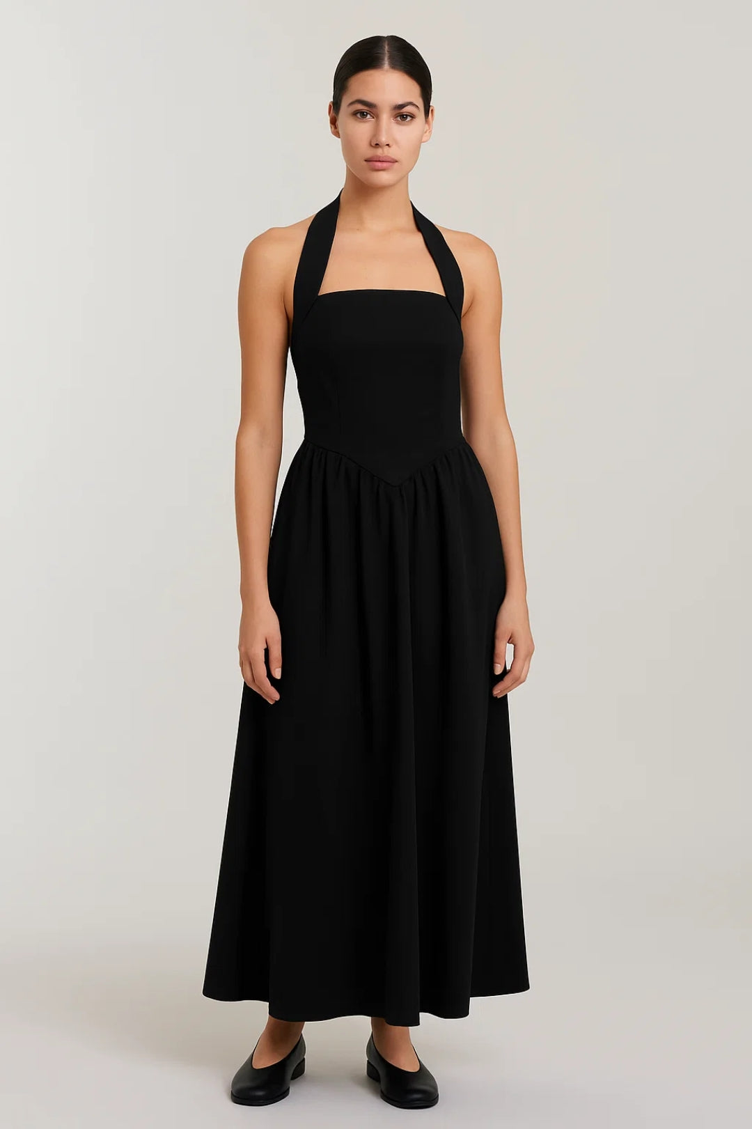 Elegantes Halterkleid – Figurbetontes Oberteil & Ausgestellter Rock