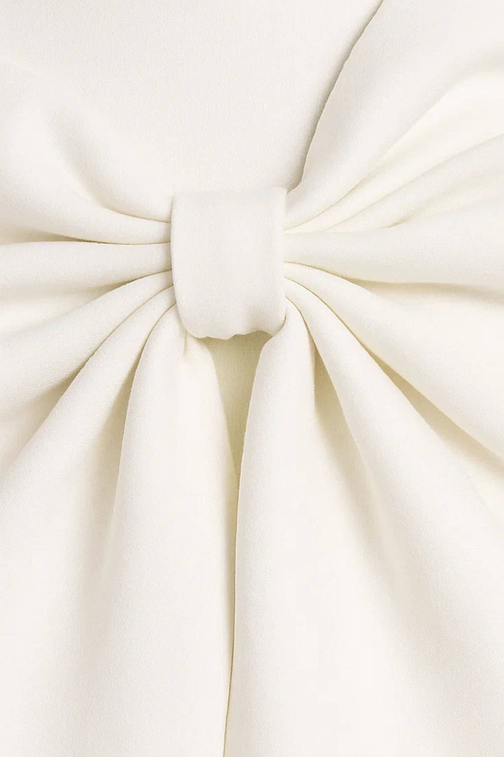 Elegantes Kurzkleid | Breite Träger für mühelosen Chic | Ausgestellter Rock