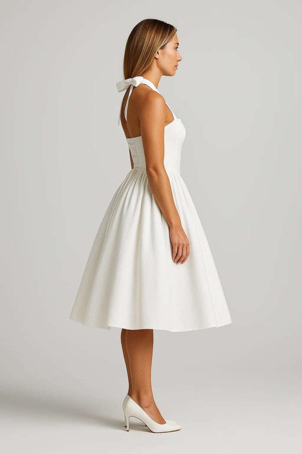 Elegantes Neckholder-Kleid – Ausgestellter Rock für mühelosen Stil