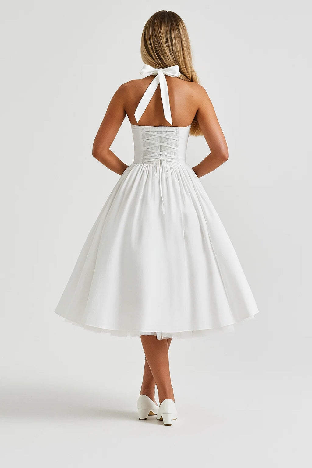 Elegantes Neckholder-Kleid – Ausgestellter Rock für mühelosen Stil