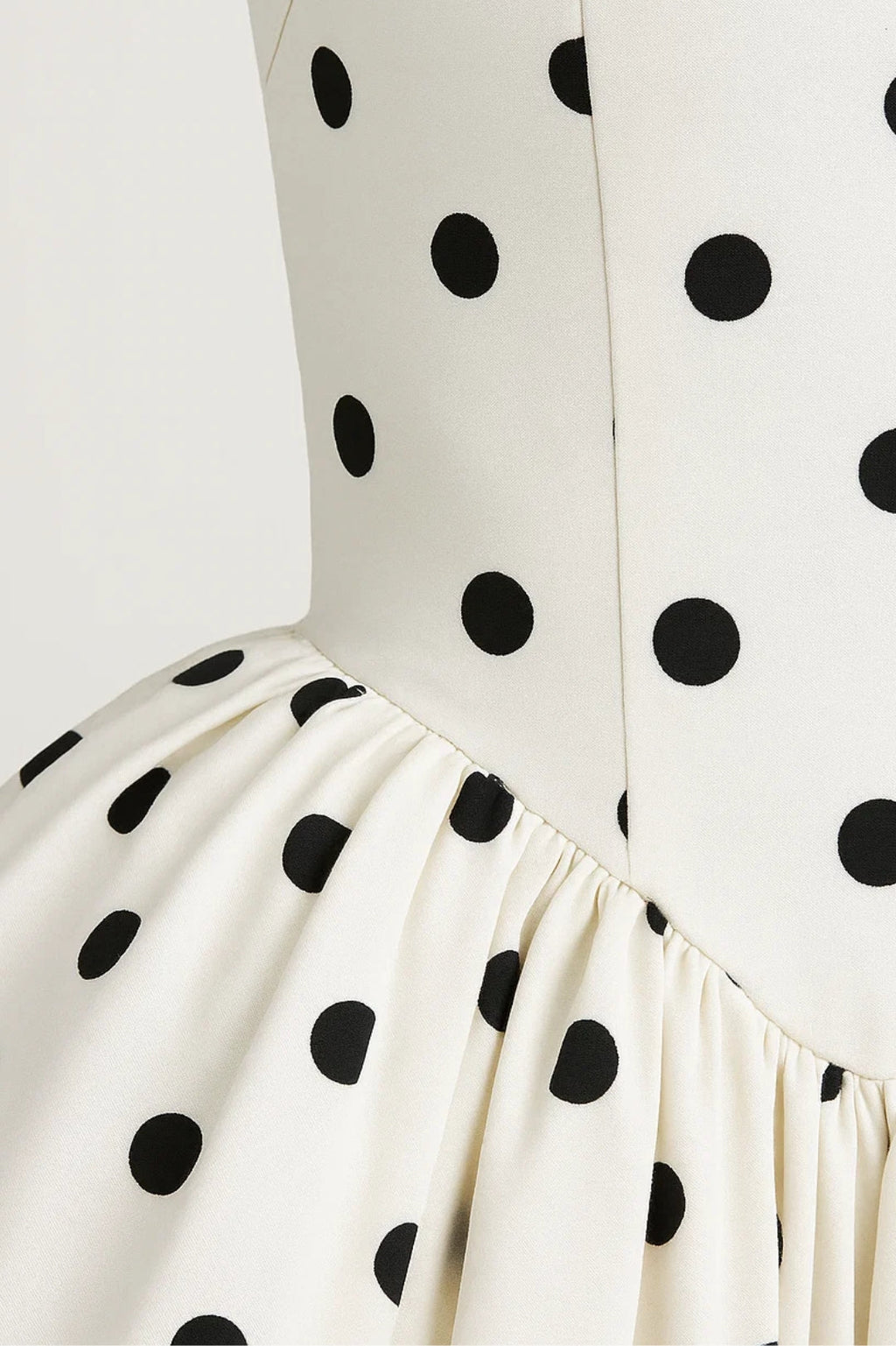 Elegantes Neckholder-Kleid – Gemütlicher Ballonrock für jeden Anlass