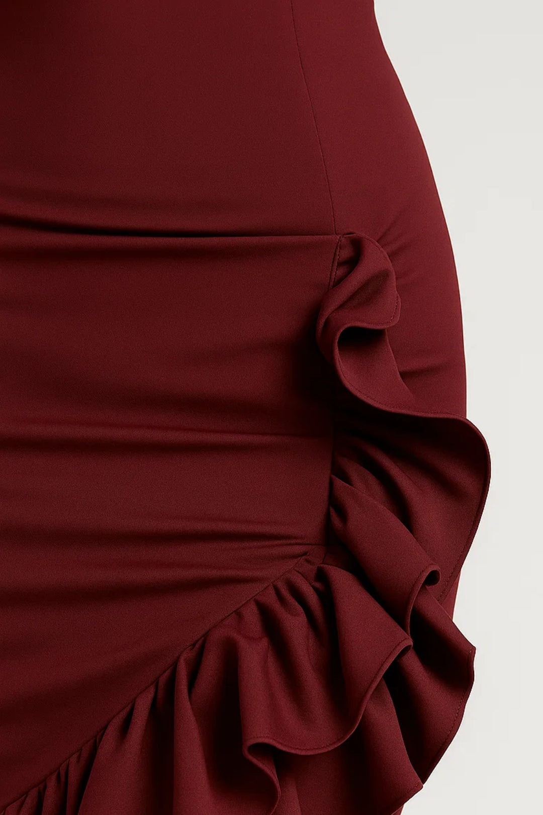 Elegantes Abendkleid – Schulterfrei mit Asymmetrischen Volants für besondere Anlässe