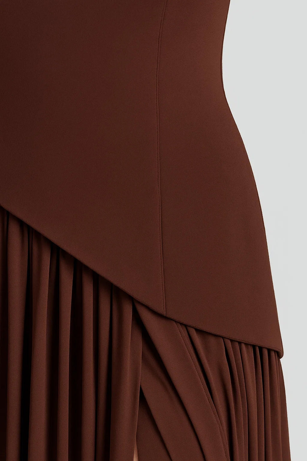 Elegantes Abendkleid – Schulterfrei mit verführerischem Beinschlitz