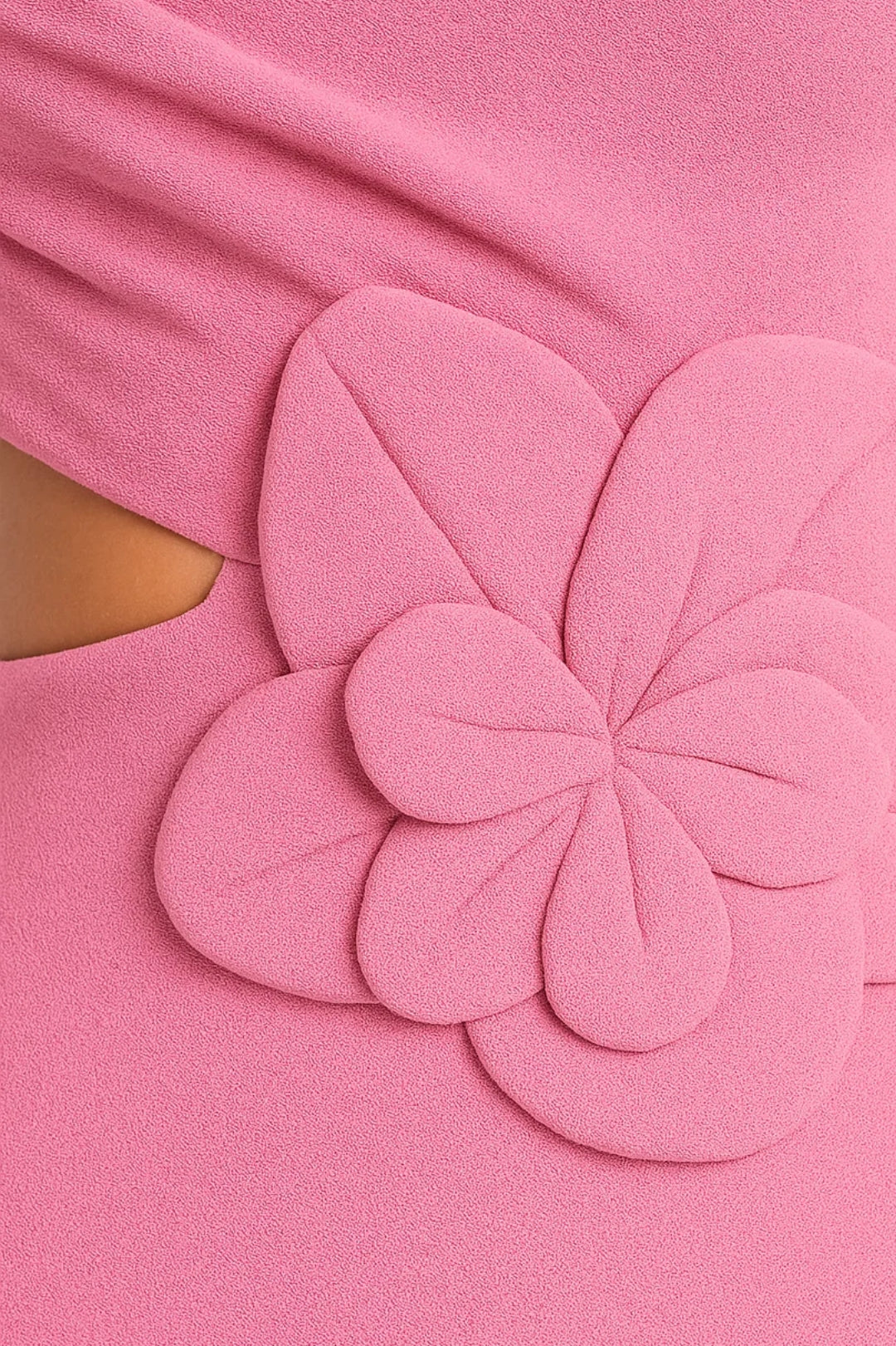 Elegantes Maxikleid | Asymmetrischer Schnitt mit Blütendetail – Mühelos stilvoll