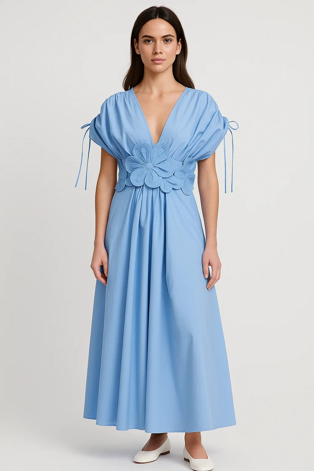 Elegantes Sommerkleid | Blumendetail an der Taille | Mühelos feminin