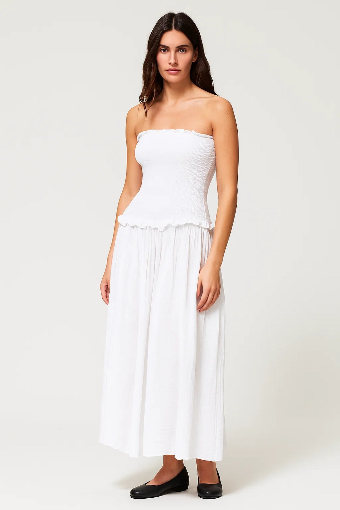 Elegantes Schulterfreies Kleid – Mühelos Leicht für Sommerliche Anlässe