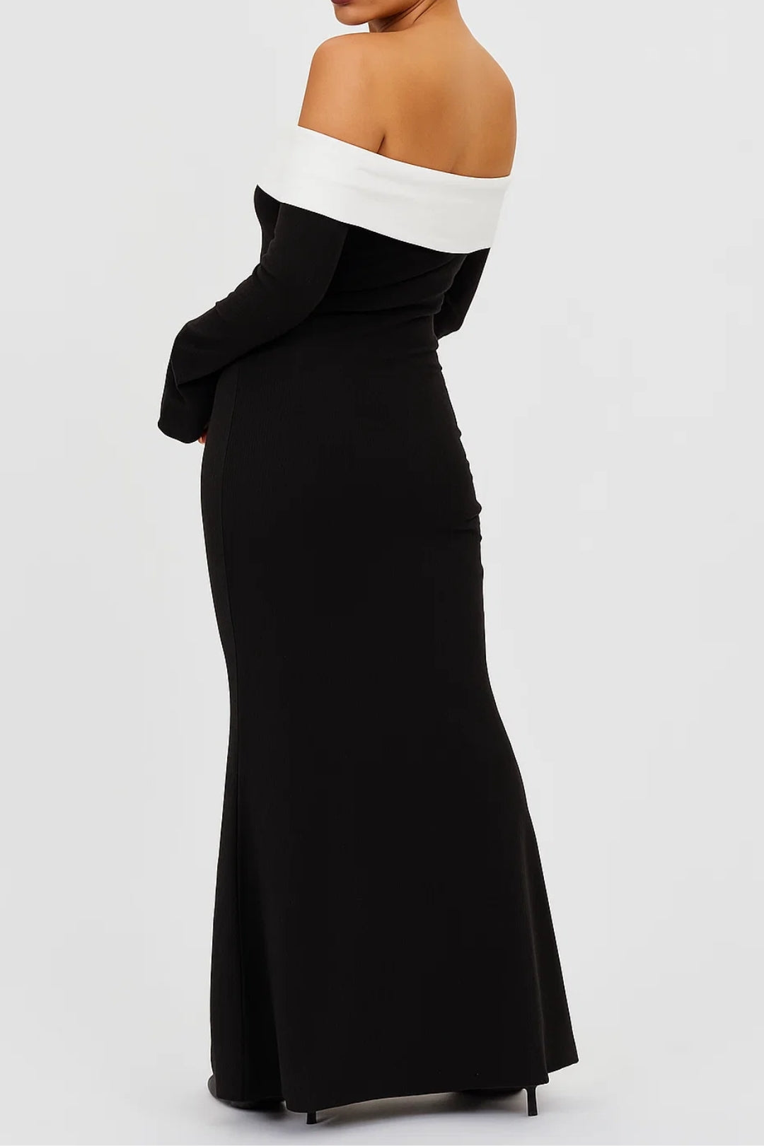 Elegantes Schulterfreies Kleid | Kontrastdetails für Klassische Abendmode