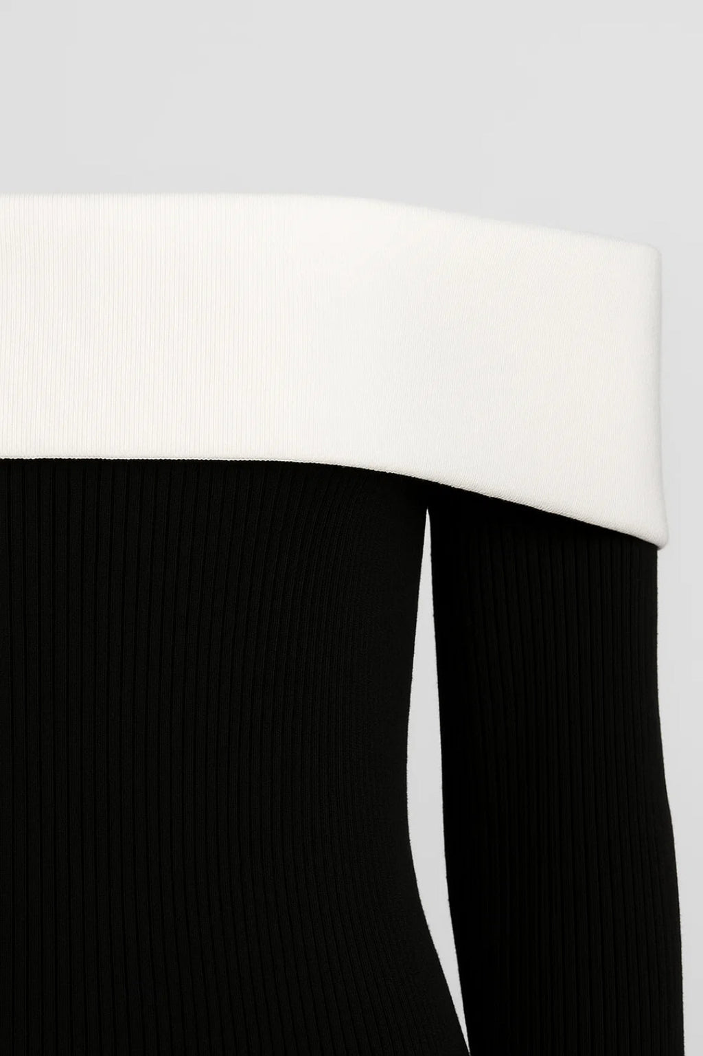 Elegantes Schulterfreies Kleid | Kontrastdetails für Klassische Abendmode