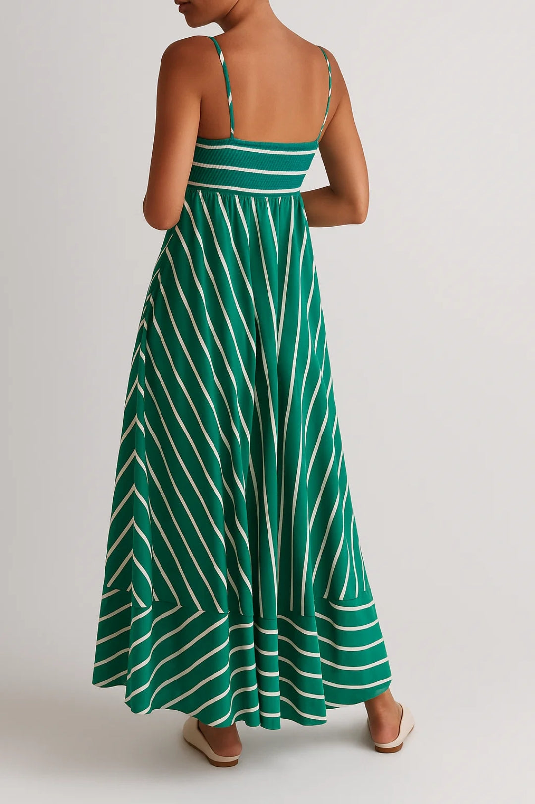 Elegantes Trägerkleid mit Streifen – Sommerlicher Chic für jeden Anlass