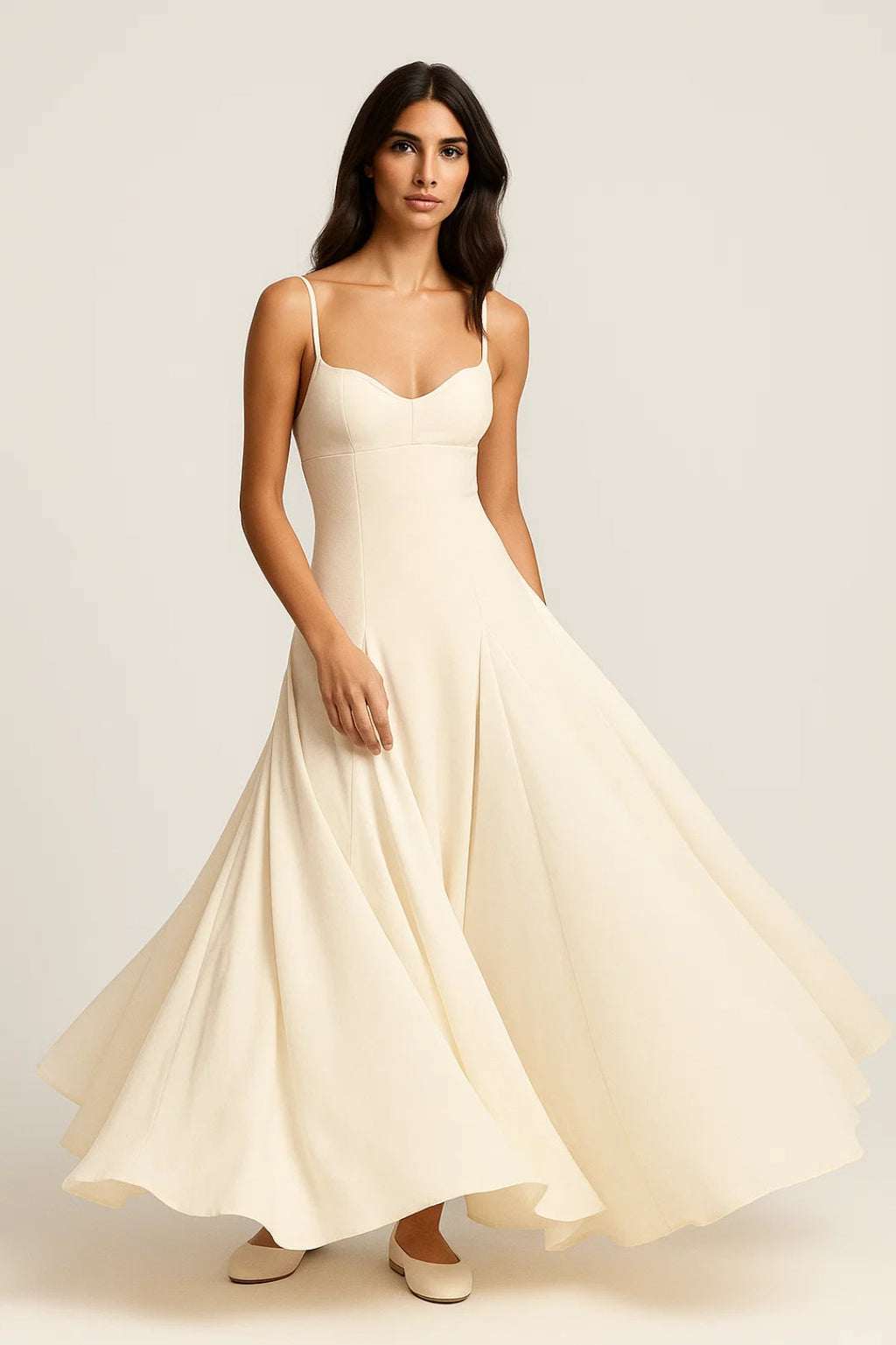 Elegantes Langkleid mit Spaghettiträgern – Schwingender Saum für mühelosen Stil