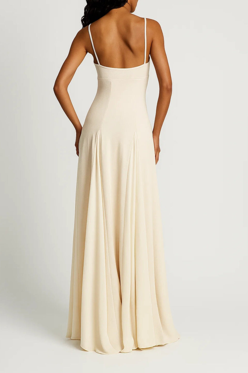 Elegantes Langkleid mit Spaghettiträgern – Schwingender Saum für mühelosen Stil