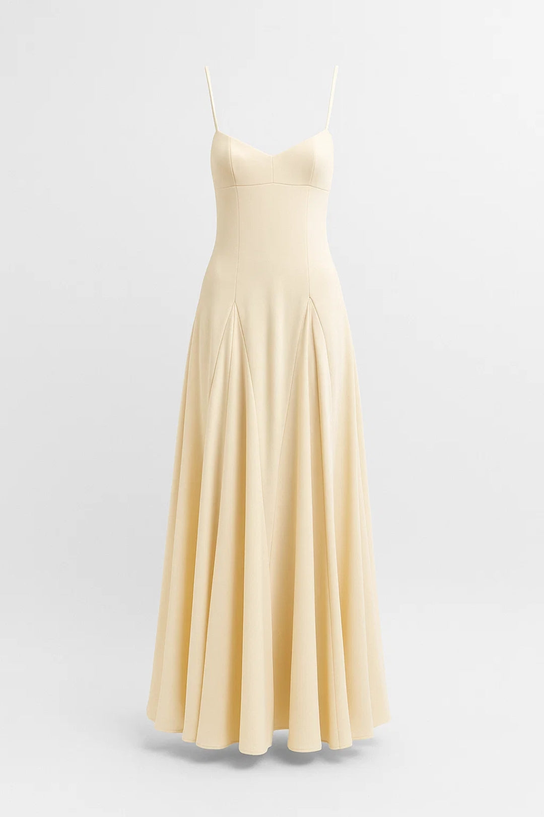 Elegantes Langkleid mit Spaghettiträgern – Schwingender Saum für mühelosen Stil