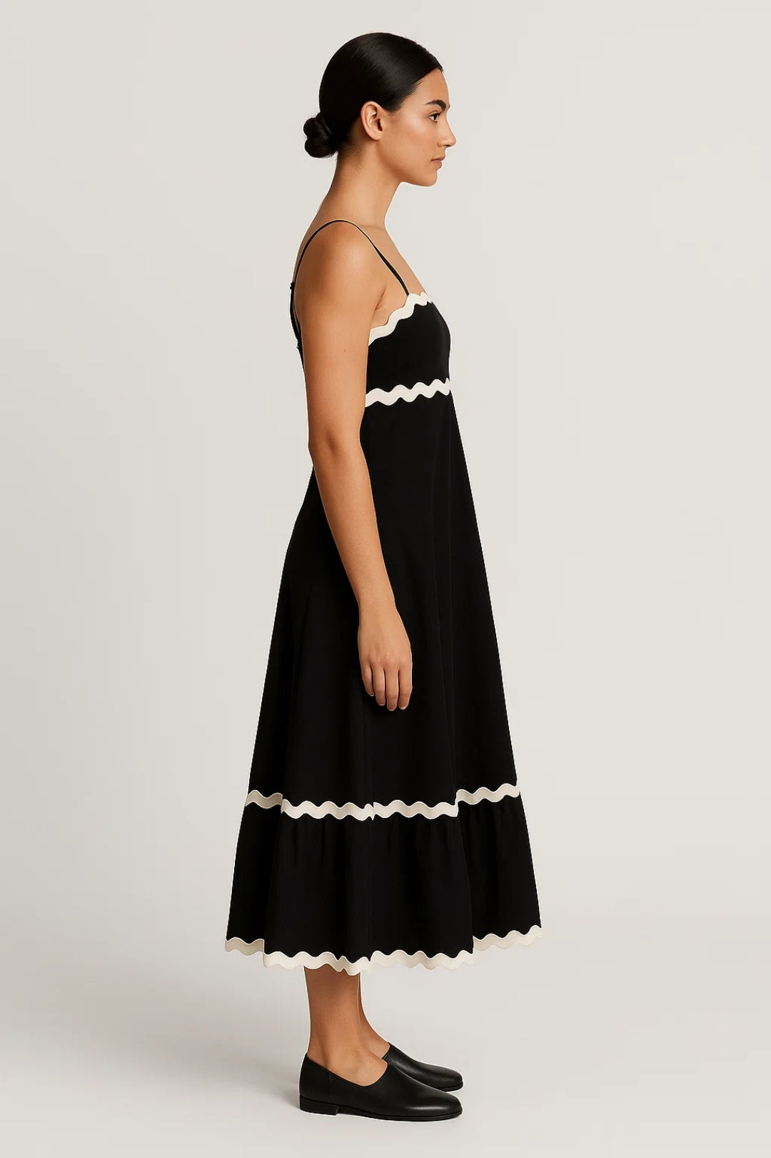 Verspieltes Maxi Kleid | Spaghettiträger & Zierborten für Eleganz