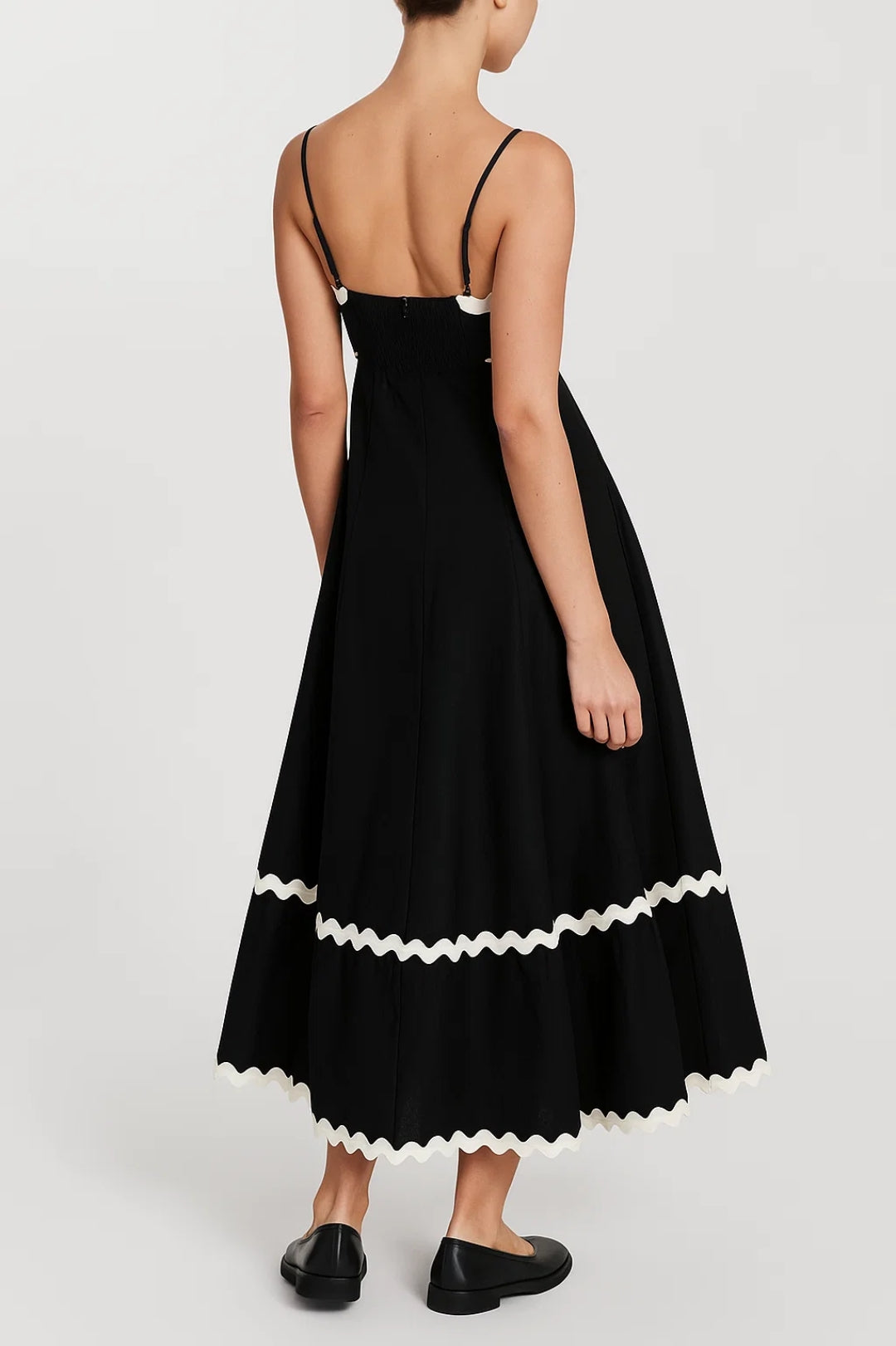 Verspieltes Maxi Kleid | Spaghettiträger & Zierborten für Eleganz