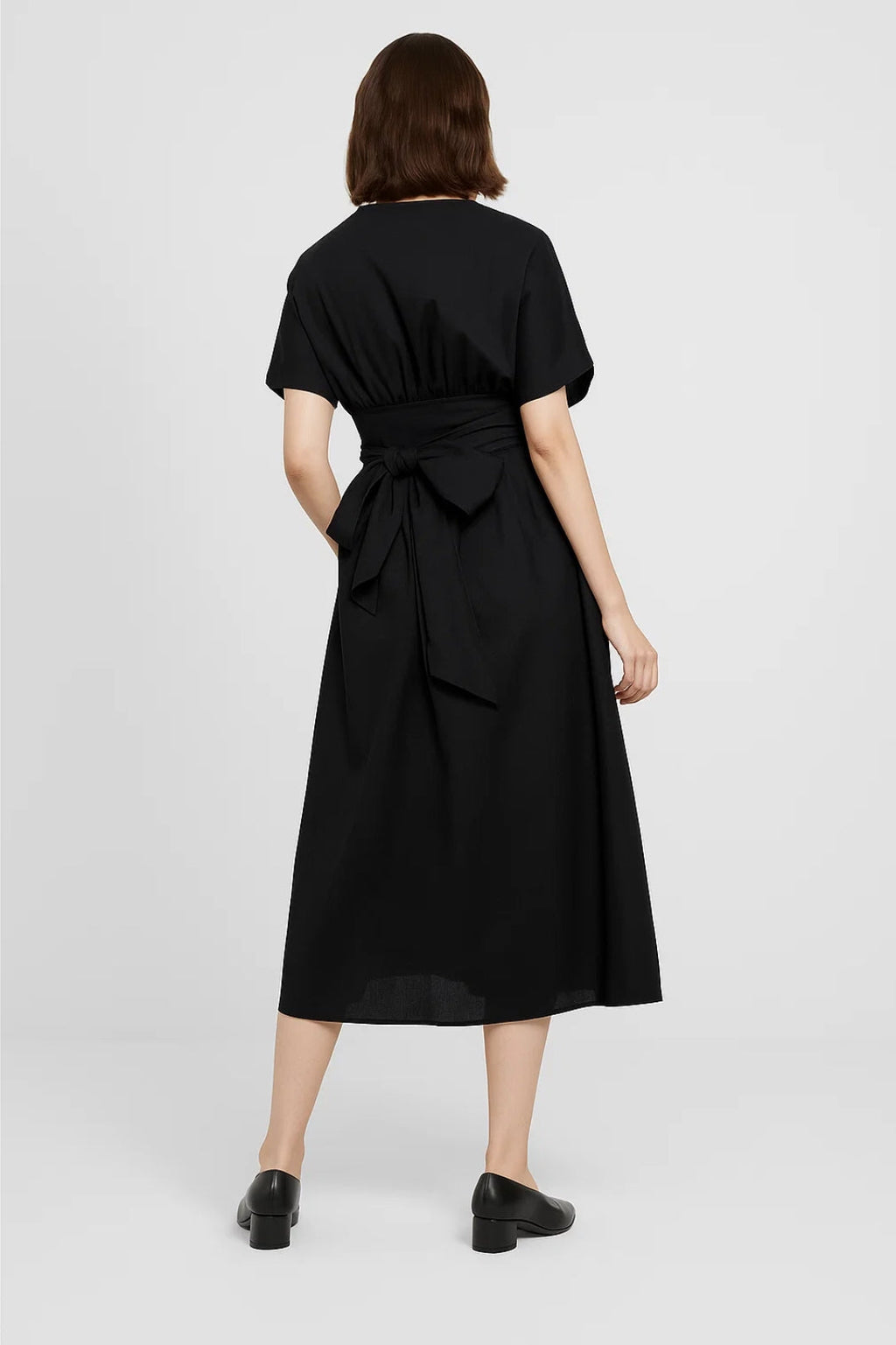 Elegantes Midi Kleid | V-Ausschnitt & Kurzarm für mühelosen Stil