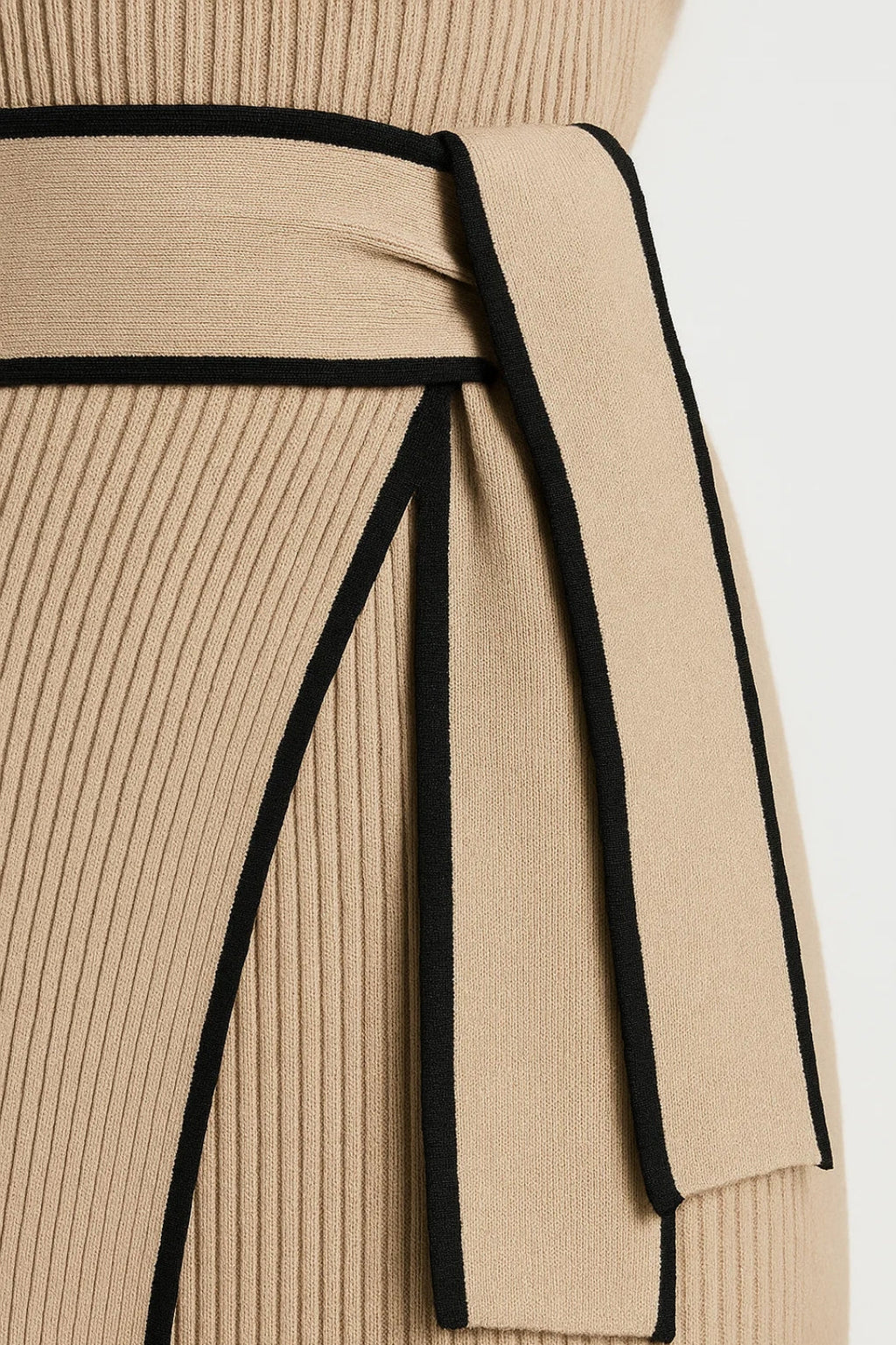 Elegantes Midi Kleid | Langarm mit Bindegürtel – Klassische Raffinesse