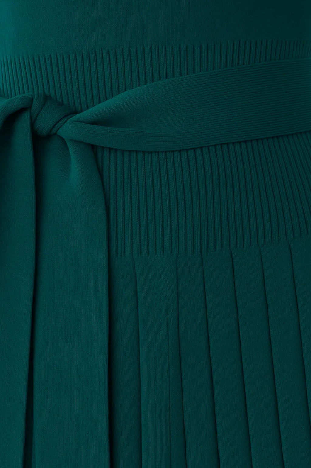 Elegantes Midi Kleid | Langarm & Faltenrock – Mühelos stilvoll für jeden Anlass