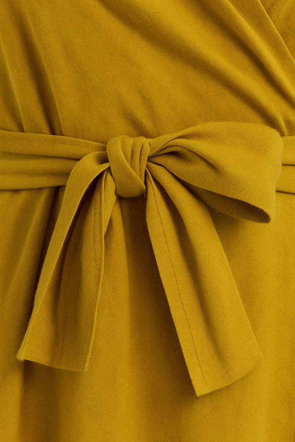 Elegantes Midi Kleid | Neckholder mit Bindegürtel – Perfekt für den Sommer