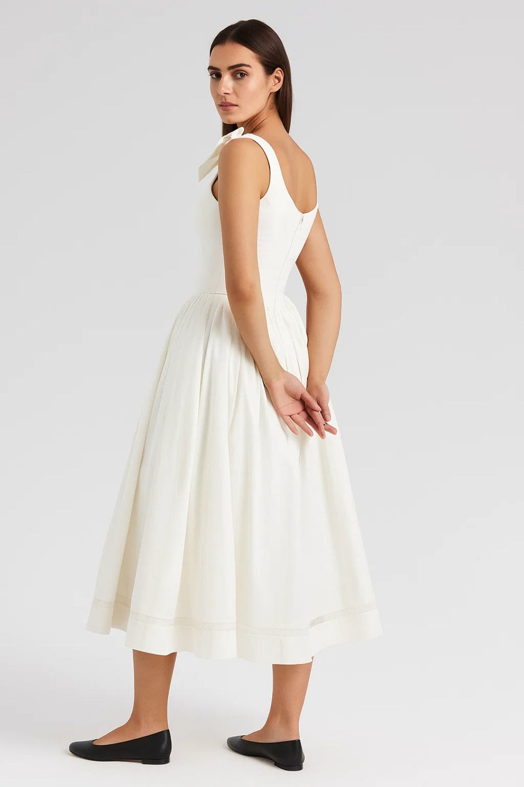 Elegantes Midikleid mit Schleifendetails – Klassische Schönheit für jeden Anlass