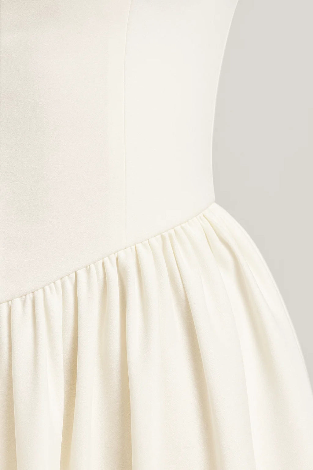 Elegantes Midikleid mit Schleifendetails – Klassische Schönheit für jeden Anlass