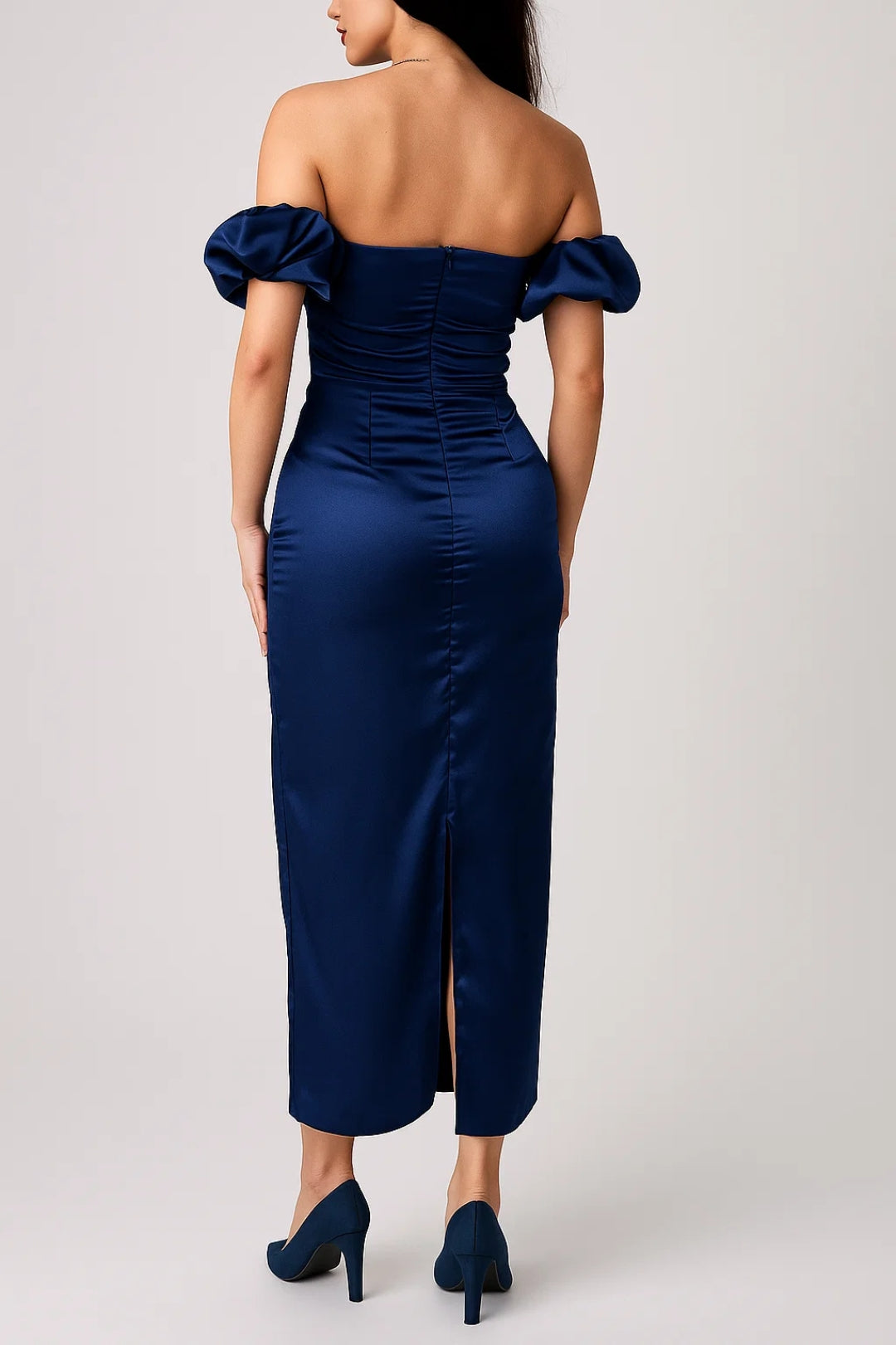 Schulterfreies Midikleid – Elegante Raffinesse mit Puffärmeln