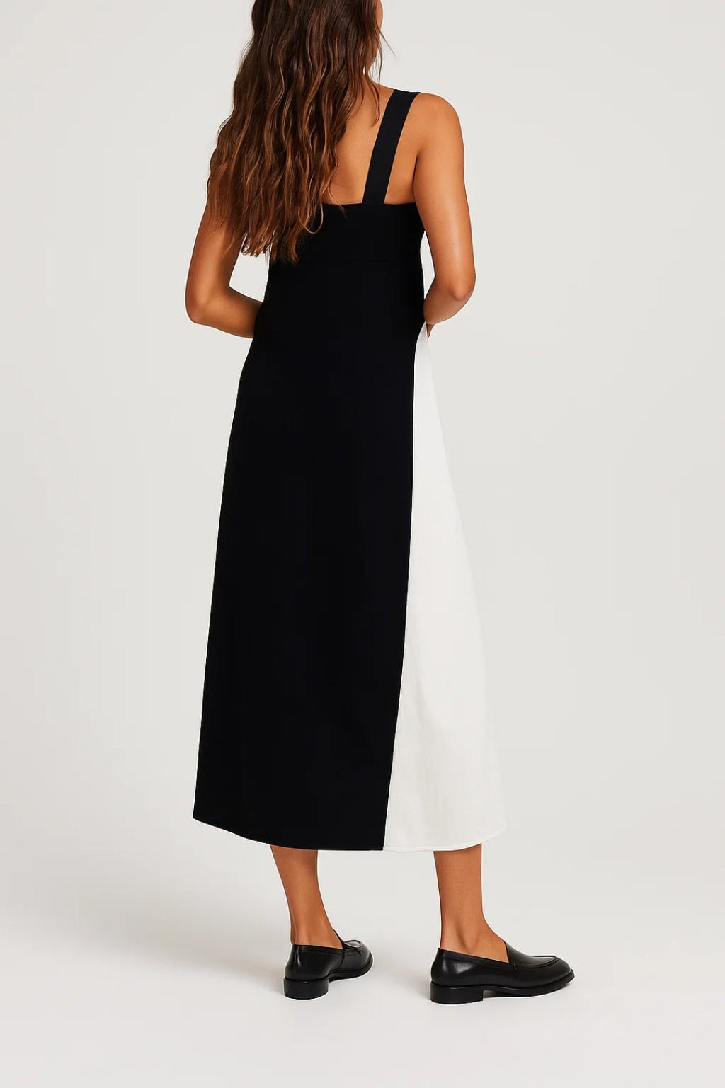 Elegantes Midikleid mit Trägern | Zweifarbiger Kontrast für Ausdrucksstärke