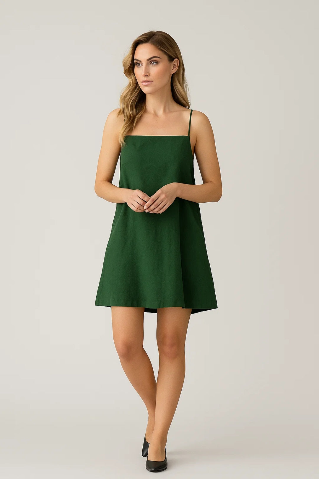 Leichtes Mini Kleid mit Spaghettiträgern – Sommerlicher Chic für jeden Anlass