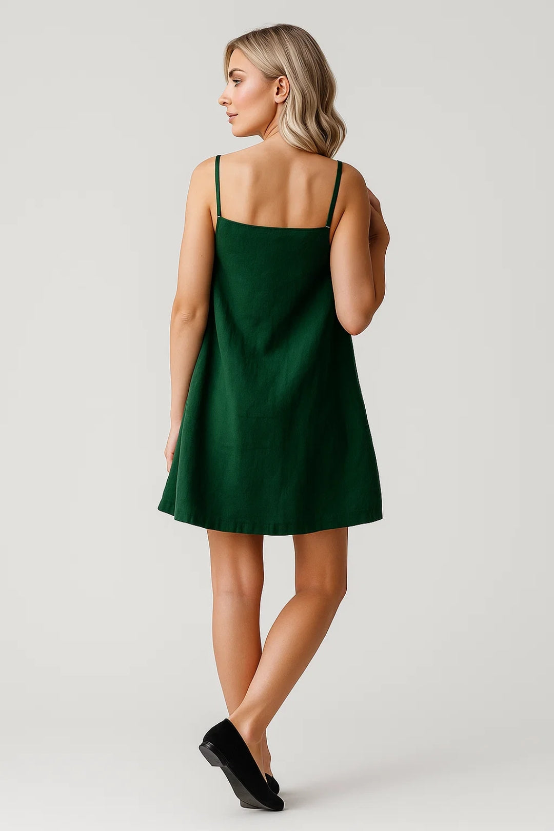 Leichtes Mini Kleid mit Spaghettiträgern – Sommerlicher Chic für jeden Anlass