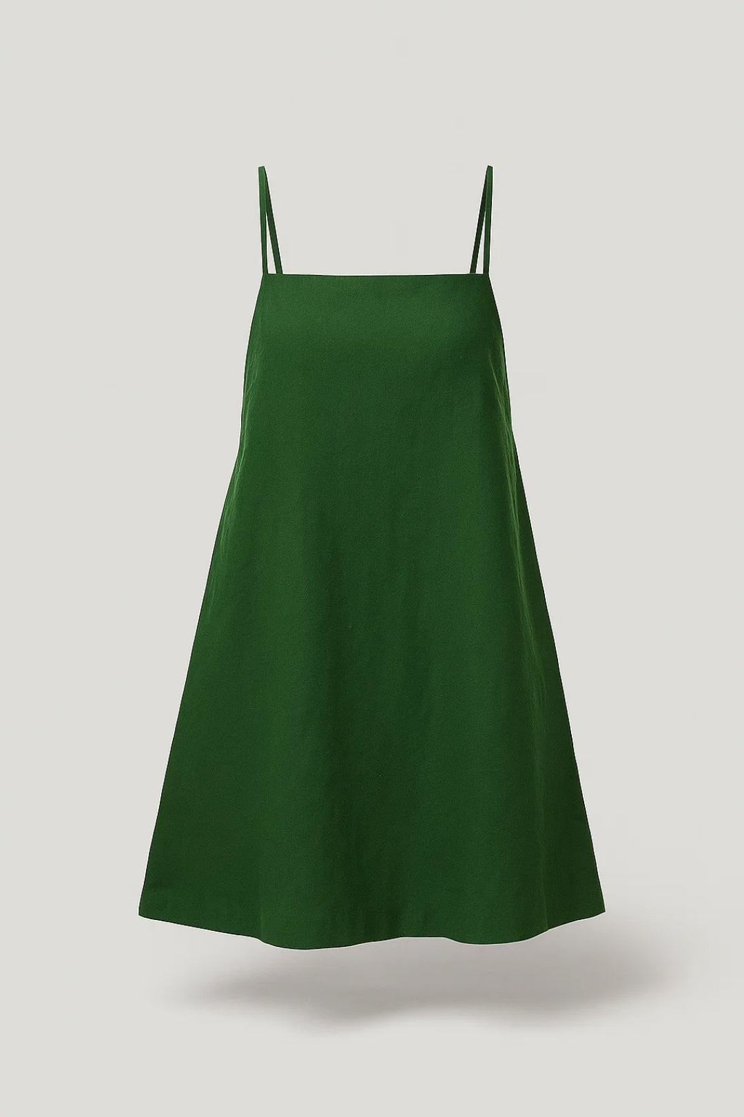 Leichtes Mini Kleid mit Spaghettiträgern – Sommerlicher Chic für jeden Anlass