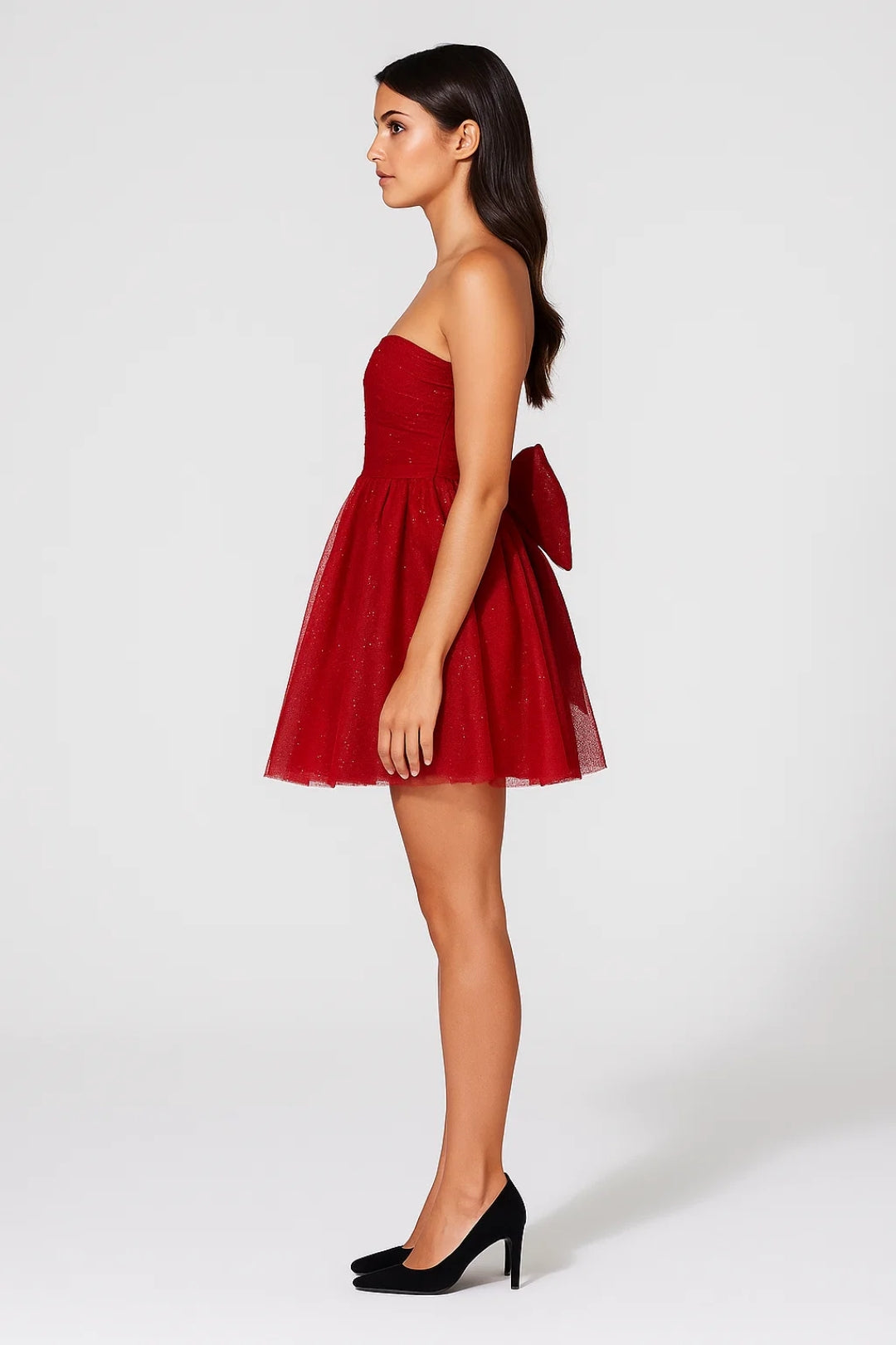 Schulterfreies Minikleid – Verspielt-elegant mit Glanzoptik für besondere Anlässe