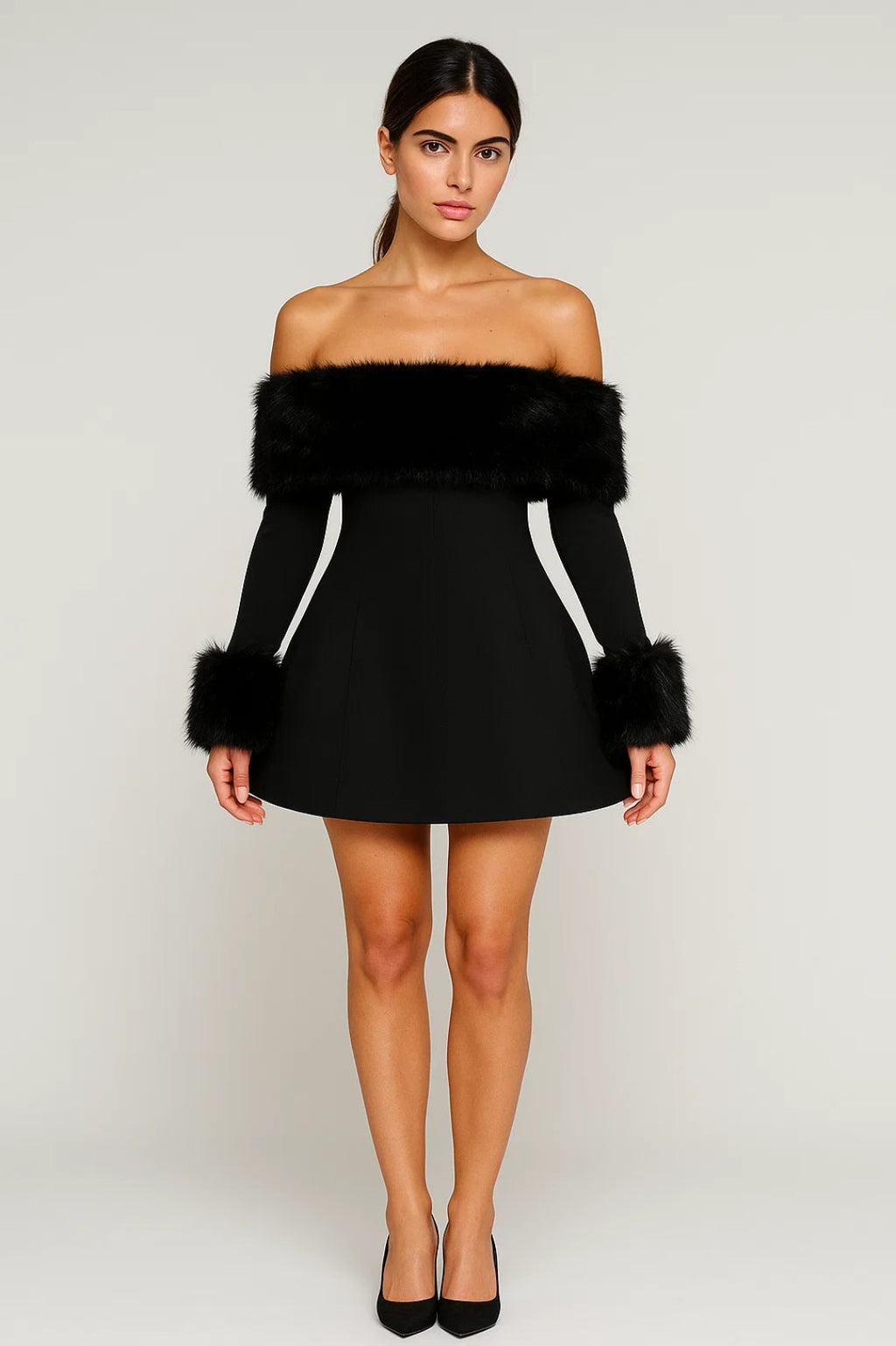 Extravagantes Minikleid | Schulterfrei mit Langarm & Kunstfellbesatz