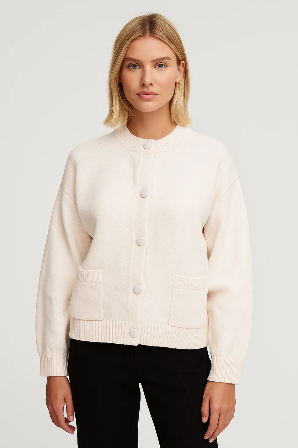 Gemütliche Strickjacke | Zeitloser Stil mit praktischen Taschen