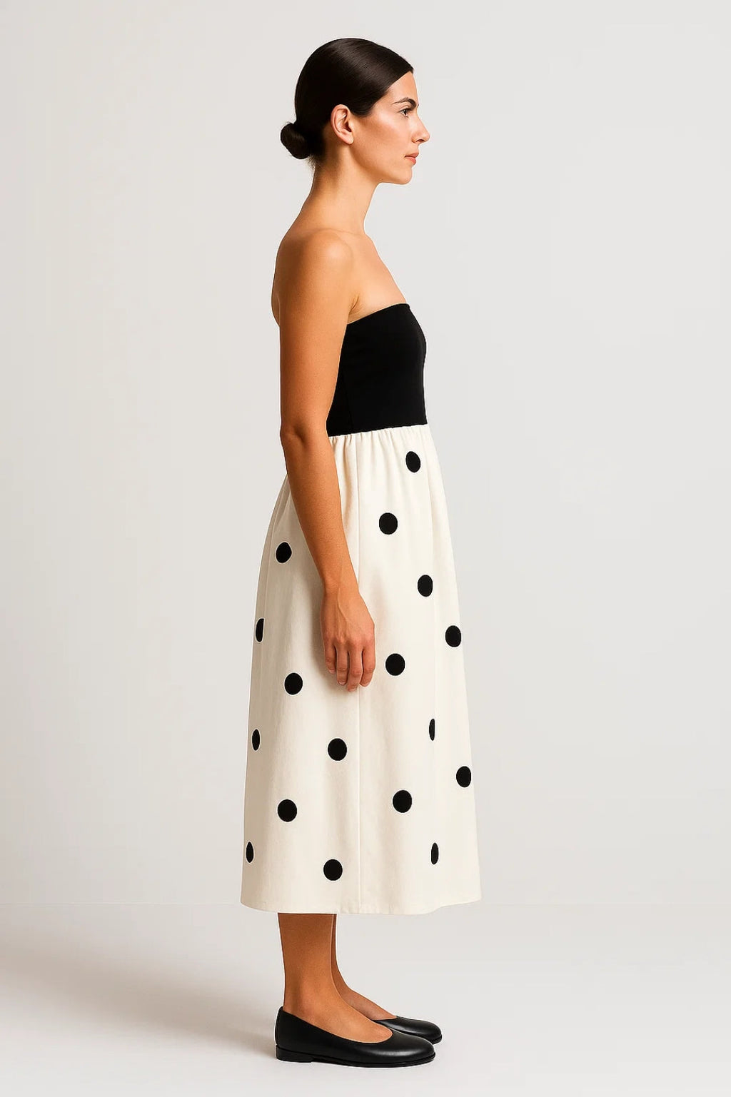 Schulterfreies Kleid – Zeitlose Eleganz mit Gepunktetem Design