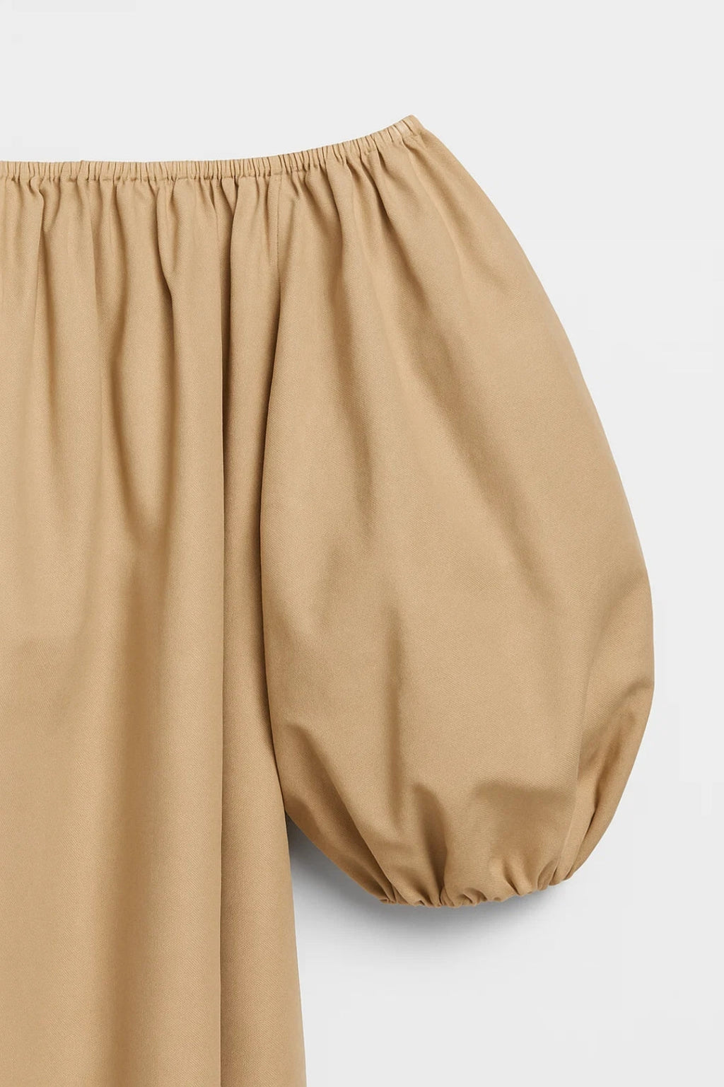 Verspieltes Minikleid – Schulterfrei mit Puffärmeln für luftige Eleganz