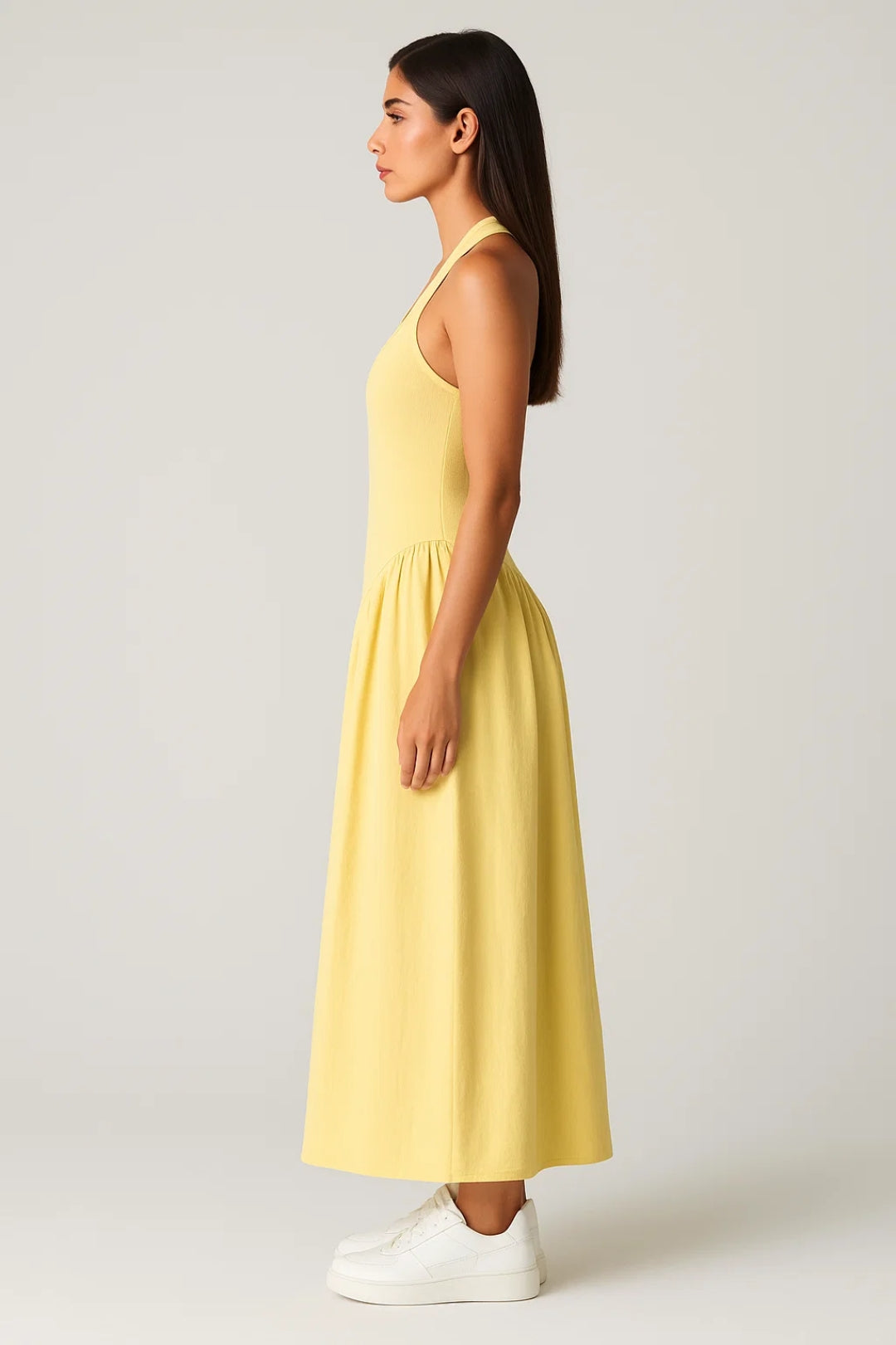 Gemütliches Sommerkleid – Ärmellos mit Racerback für mühelose Eleganz