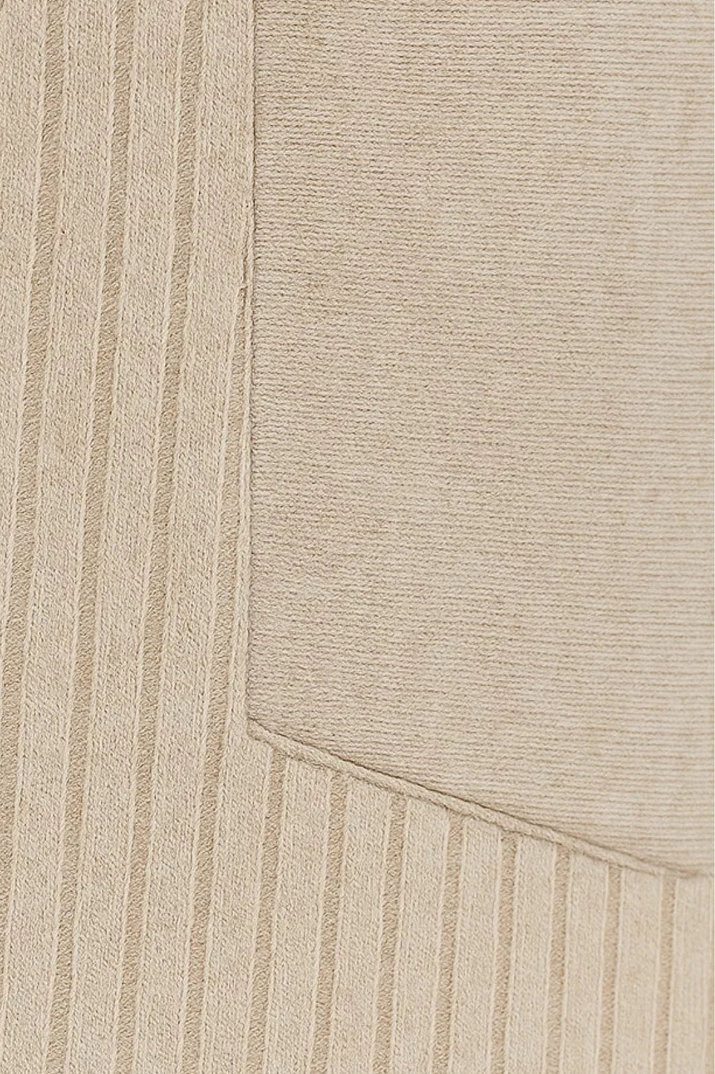 Elegantes Trägerkleid – Praktische Tasche für mühelosen Stil