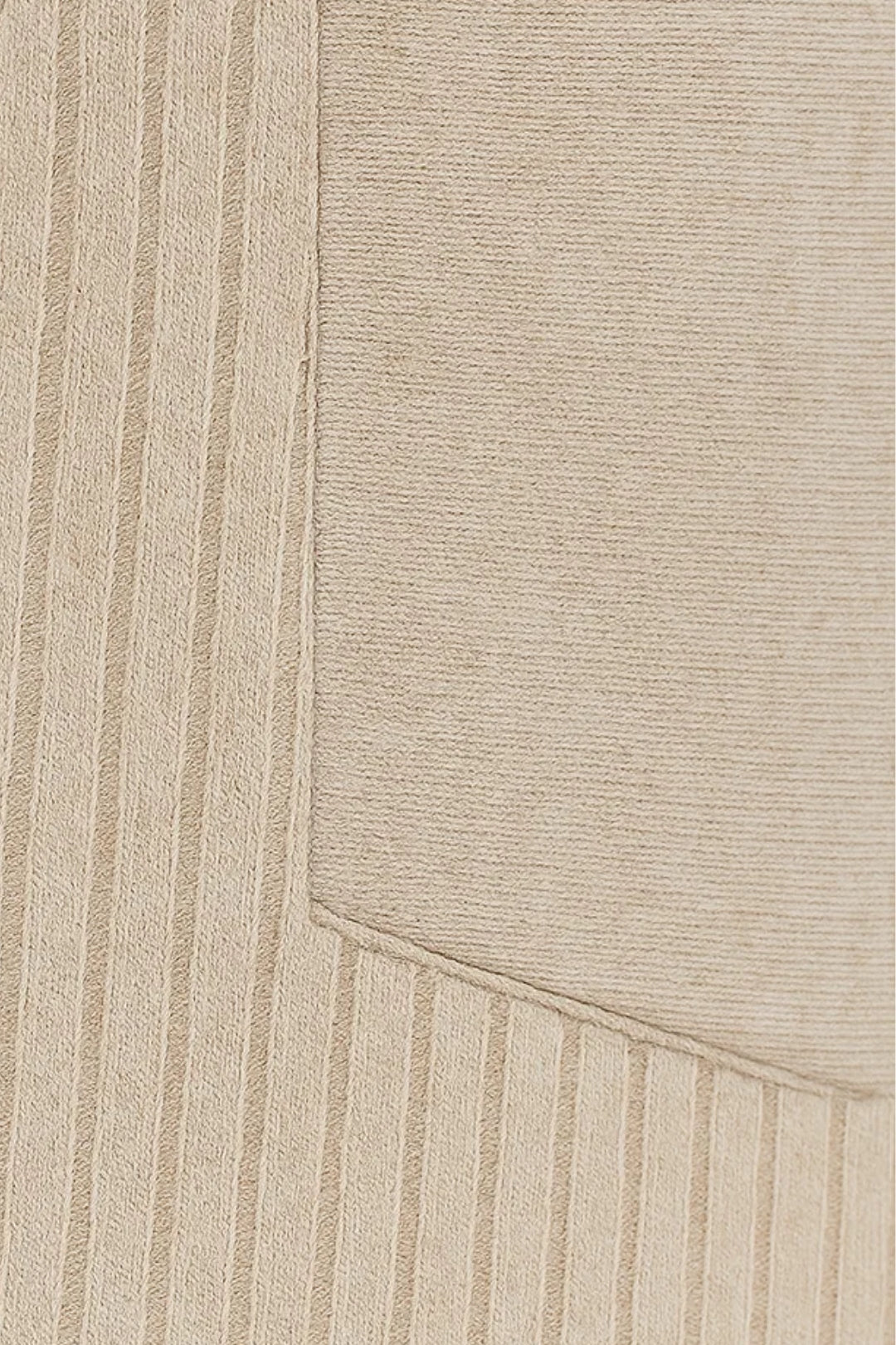 Elegantes Trägerkleid – Praktische Tasche für mühelosen Stil