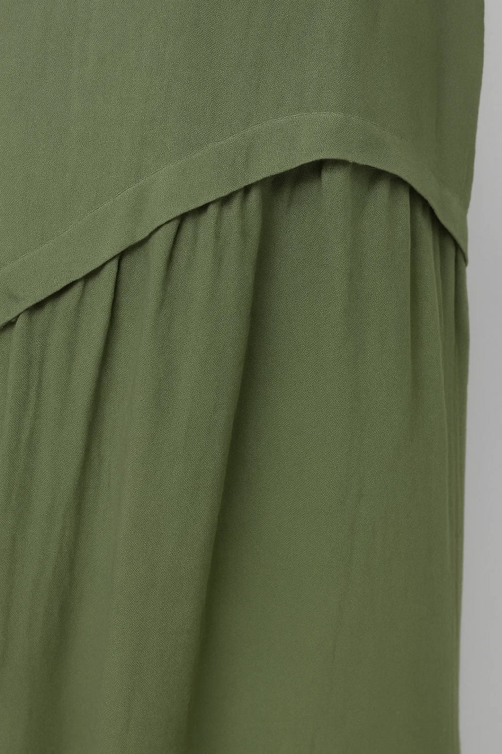 Elegantes Weites Kleid | Kurzarm & V-Ausschnitt für mühelosen Stil