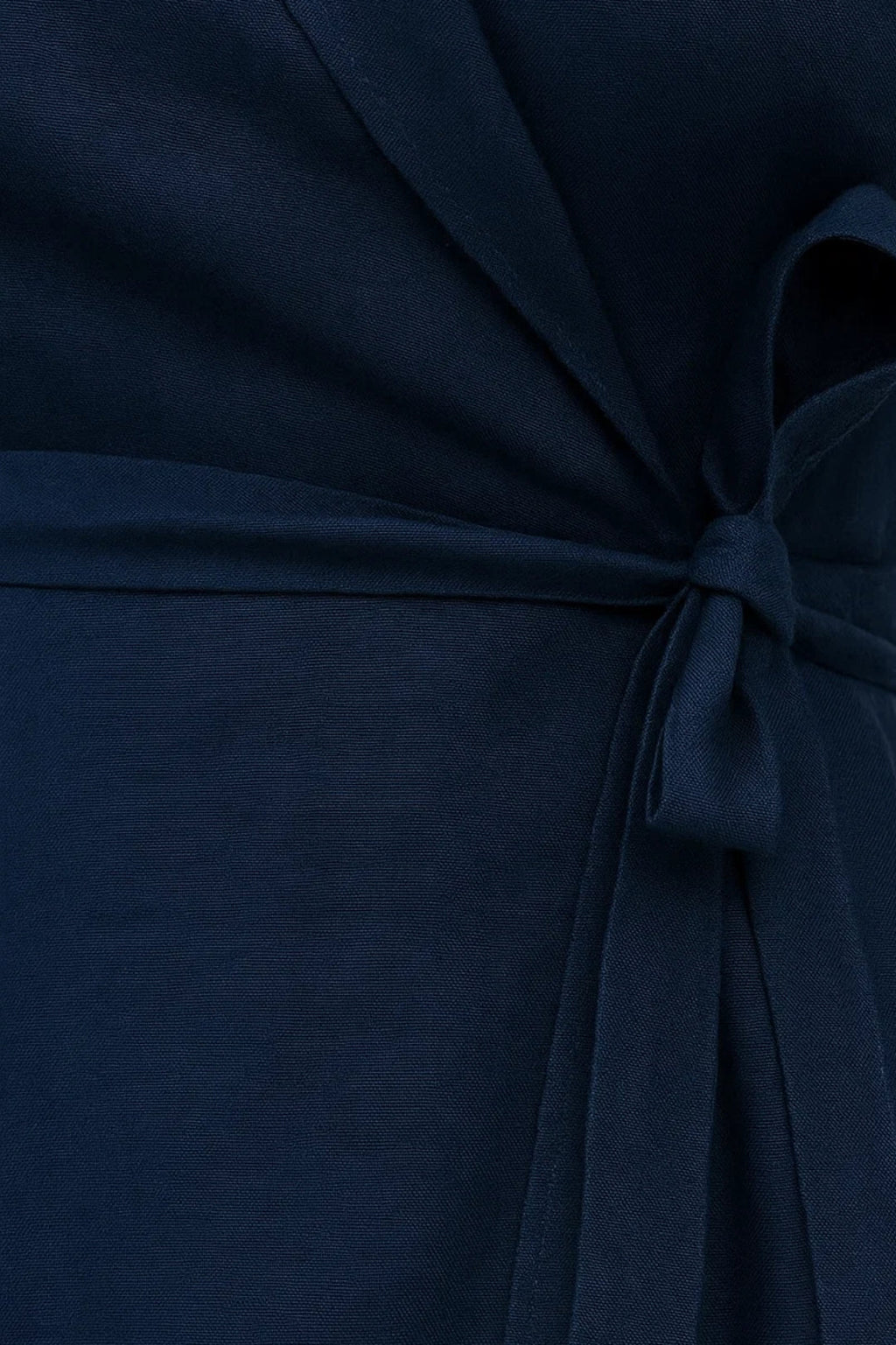 Elegantes Wickelkleid | Knielang mit Bindegürtel – Mühelos stilvoll