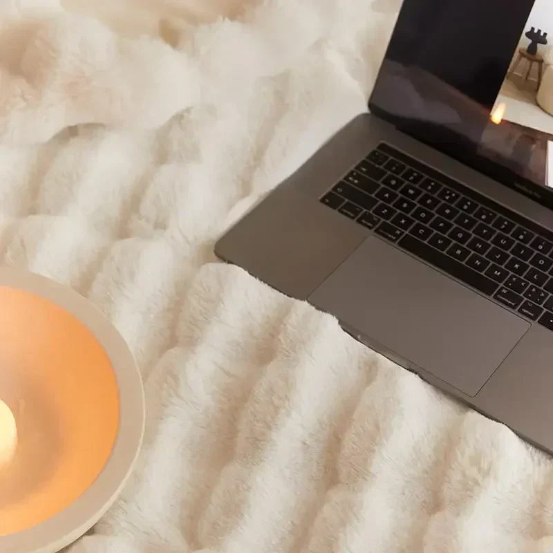 Gemütliche Plüschdecke – Der Trend für kuschelige Abende!