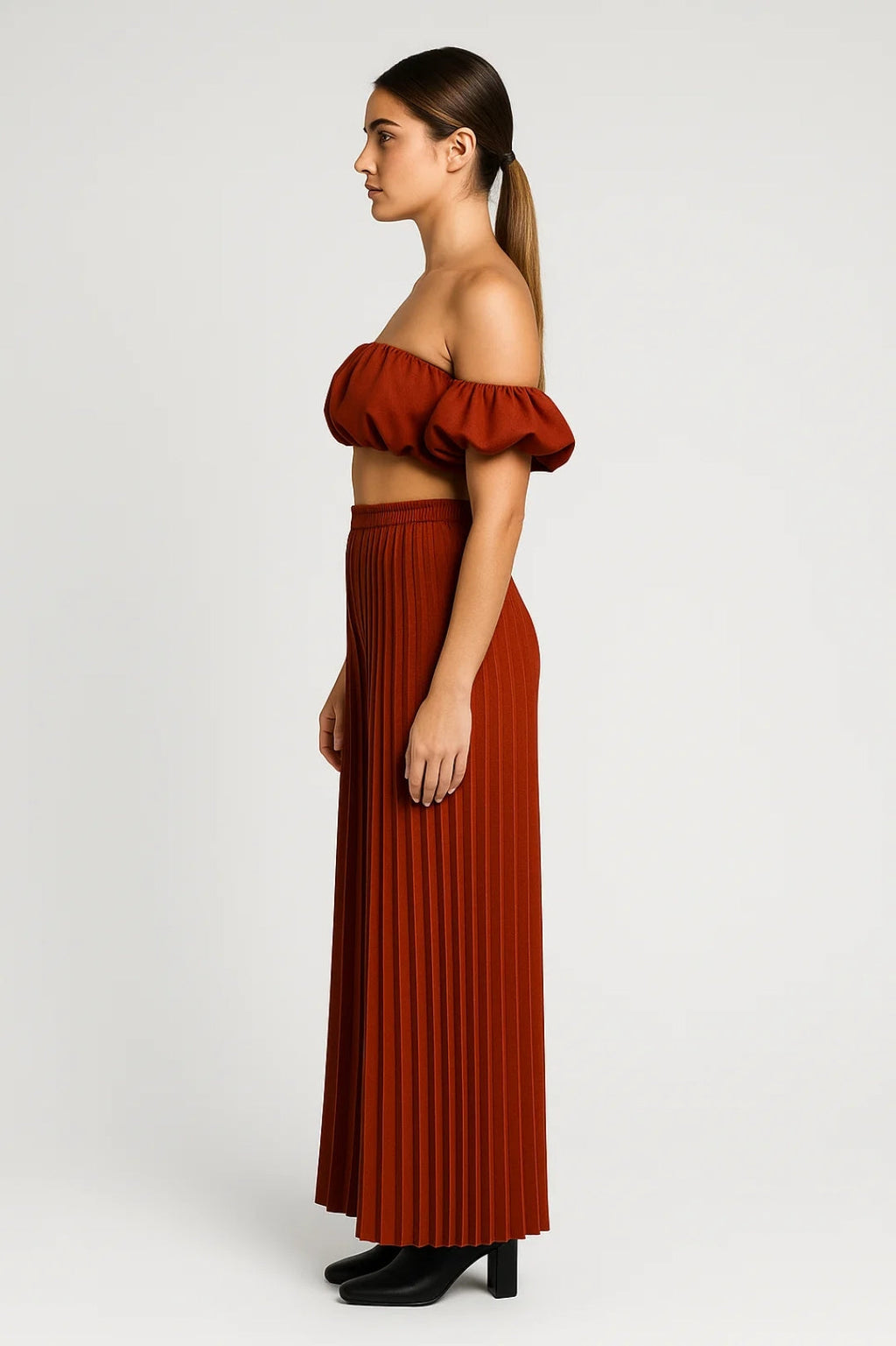 Elegantes Zweiteiliges Set – Off-Shoulder-Top & Plisseehose für den Sommer