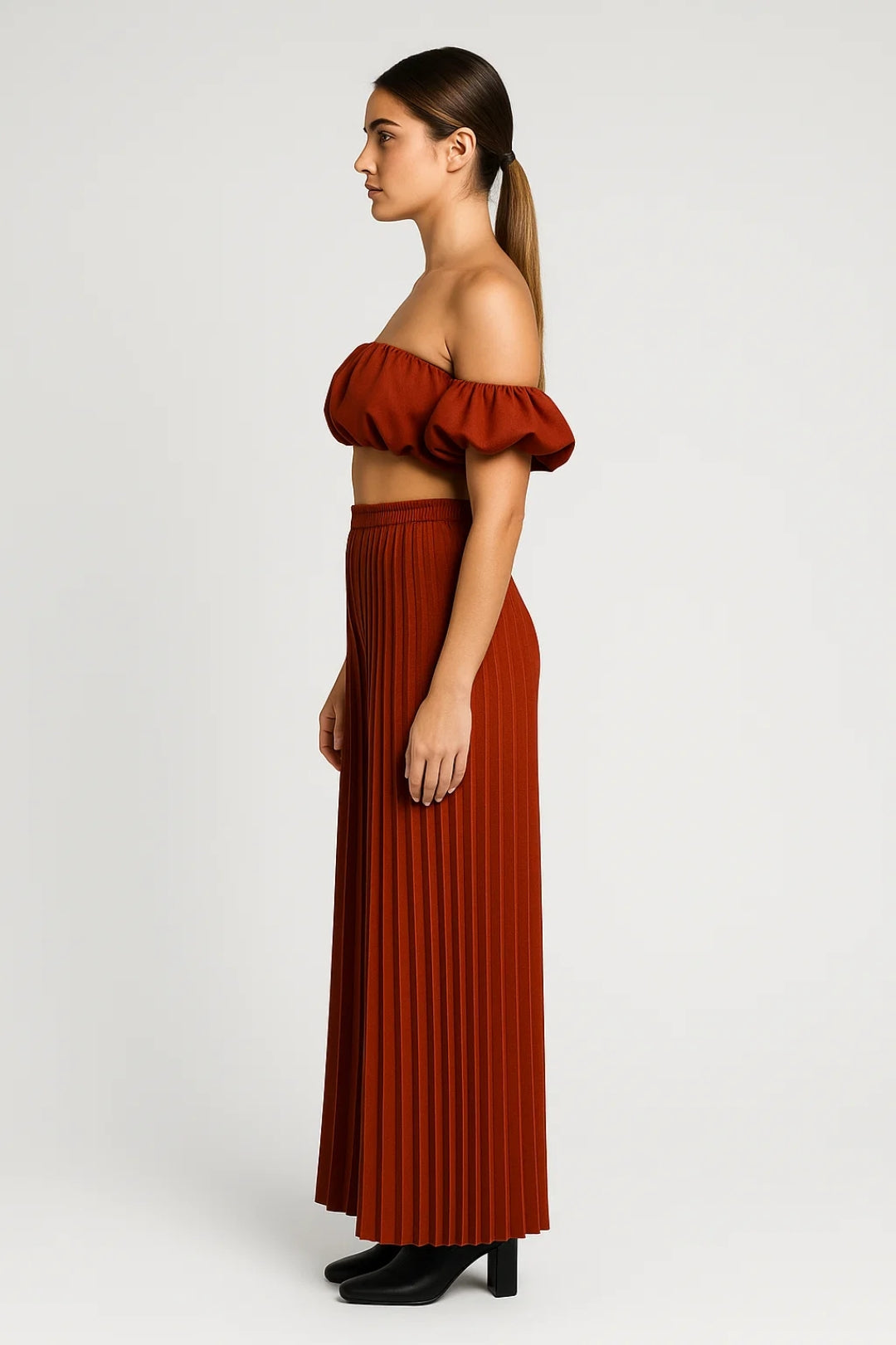 Elegantes Zweiteiliges Set – Off-Shoulder-Top & Plisseehose für den Sommer