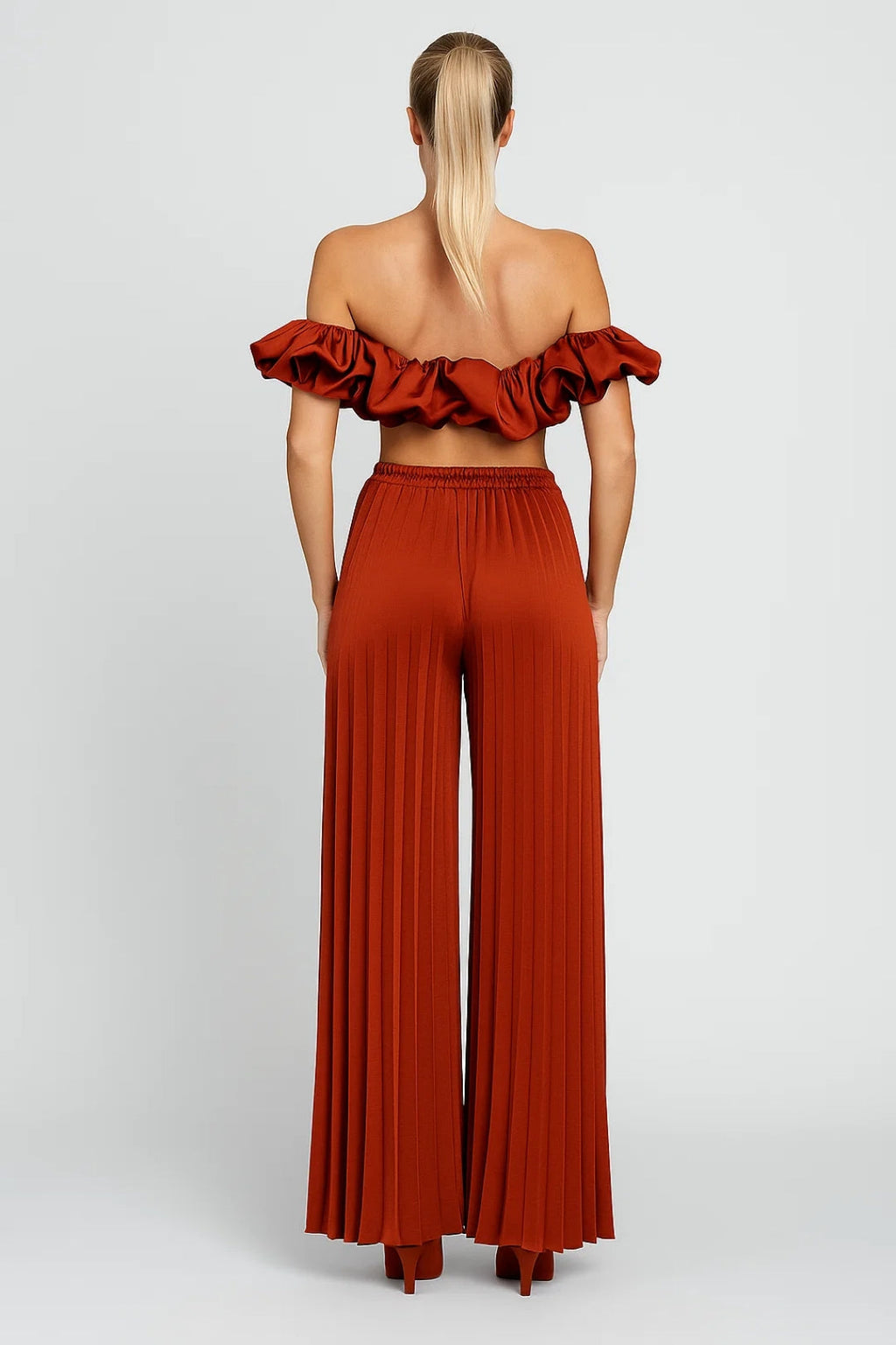 Elegantes Zweiteiliges Set – Off-Shoulder-Top & Plisseehose für den Sommer