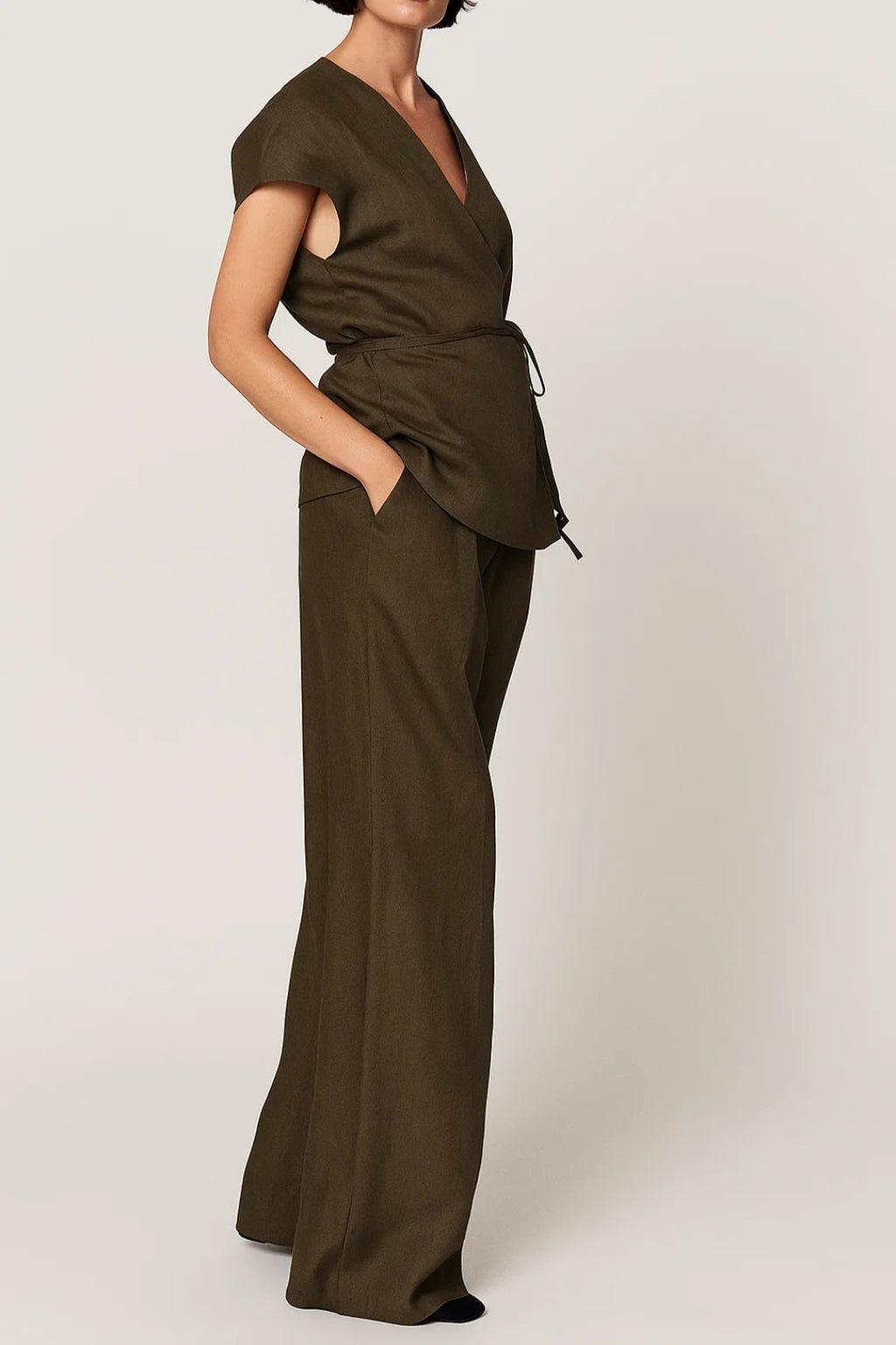 Elegantes Wickeloberteil & Weite Hose – Müheloser Stil für jeden Anlass