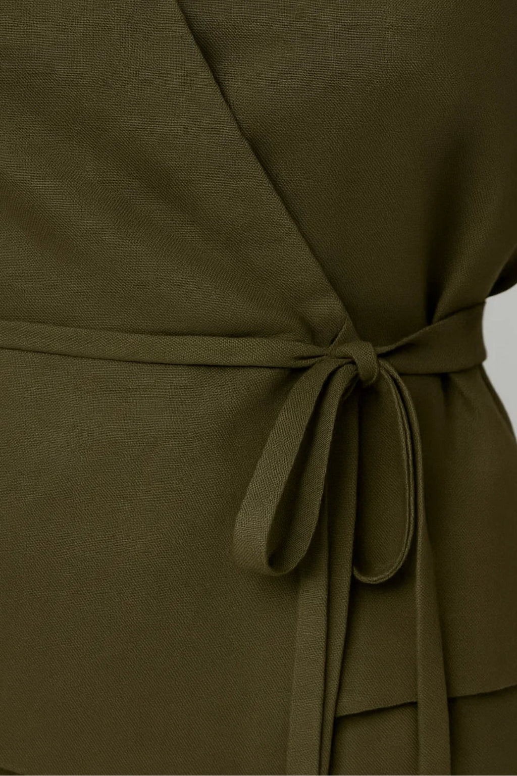 Elegantes Wickeloberteil & Weite Hose – Müheloser Stil für jeden Anlass